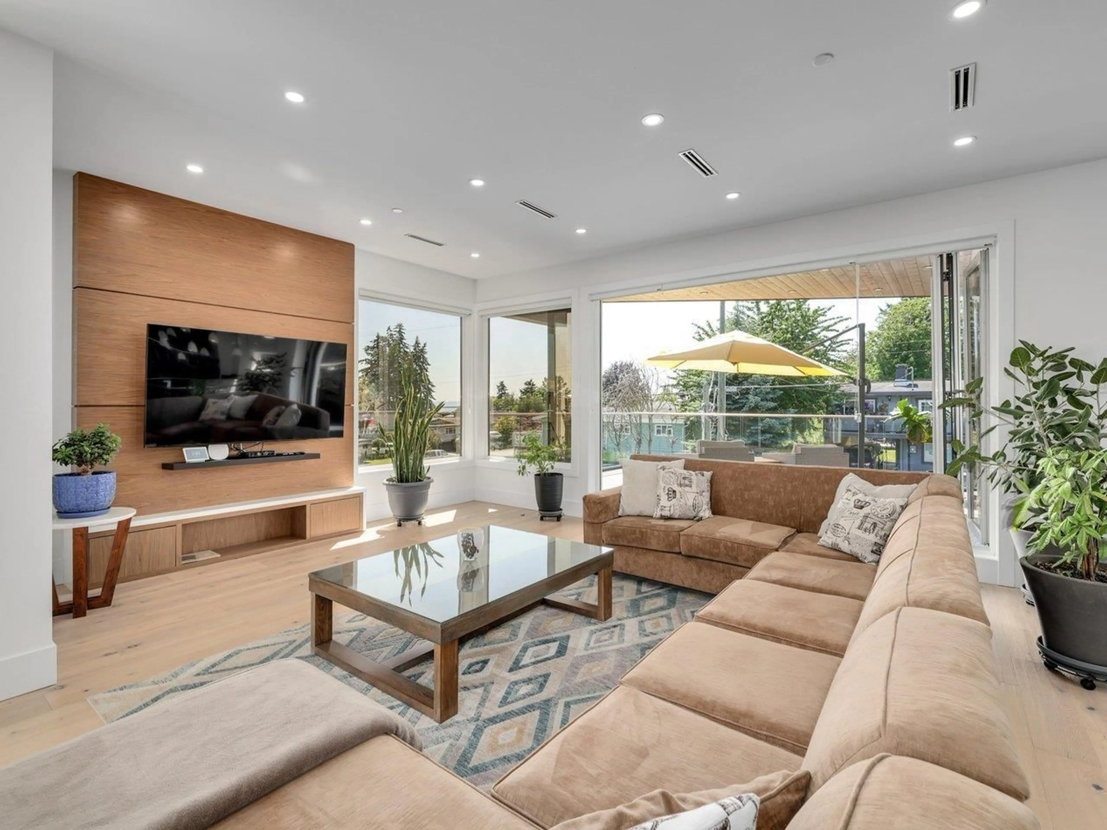 Living room with furniture, unknown for 1126 STEVENS STREET, White Rock British Columbia V4B4X8