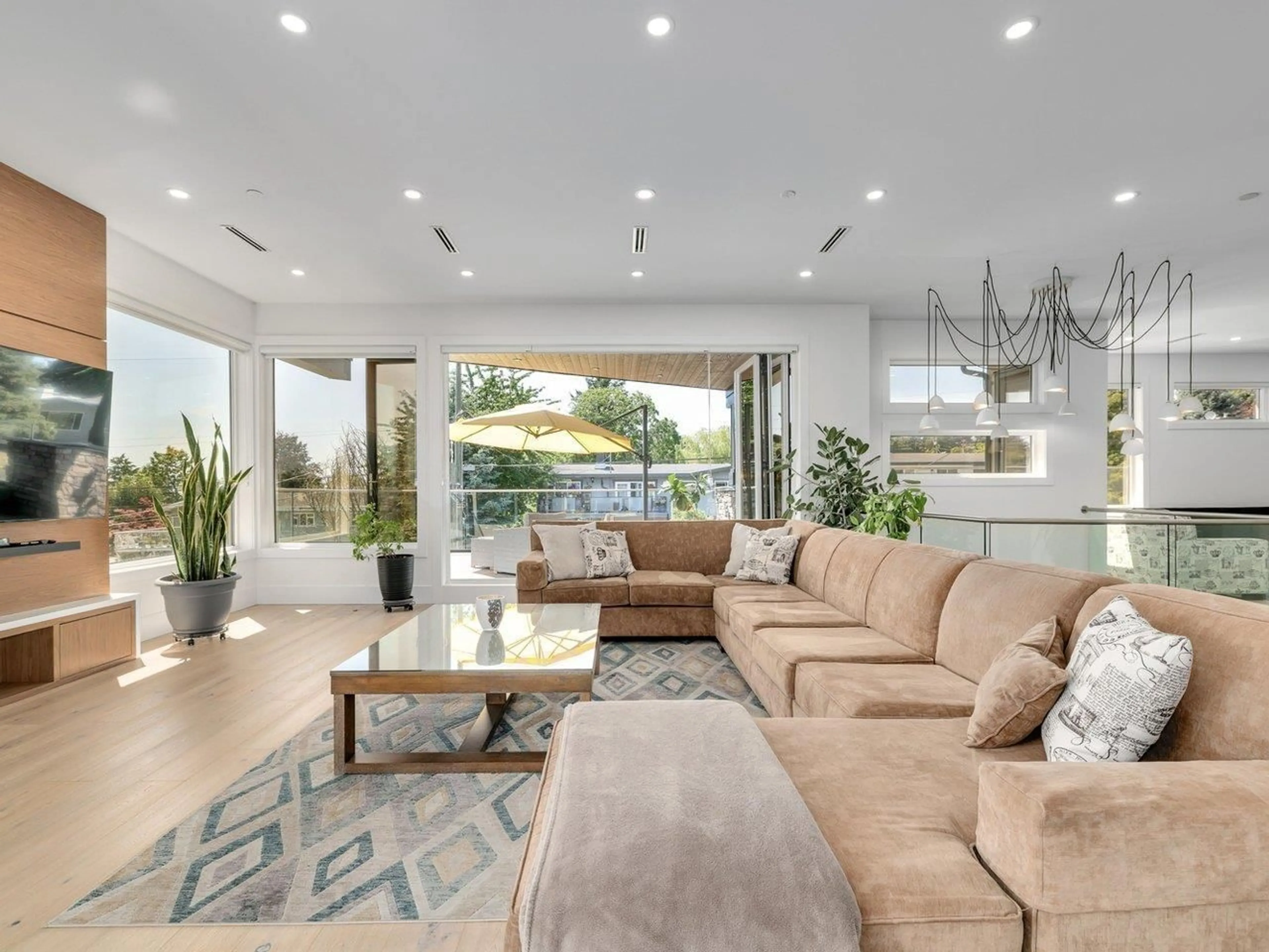 Living room with furniture, unknown for 1126 STEVENS STREET, White Rock British Columbia V4B4X8