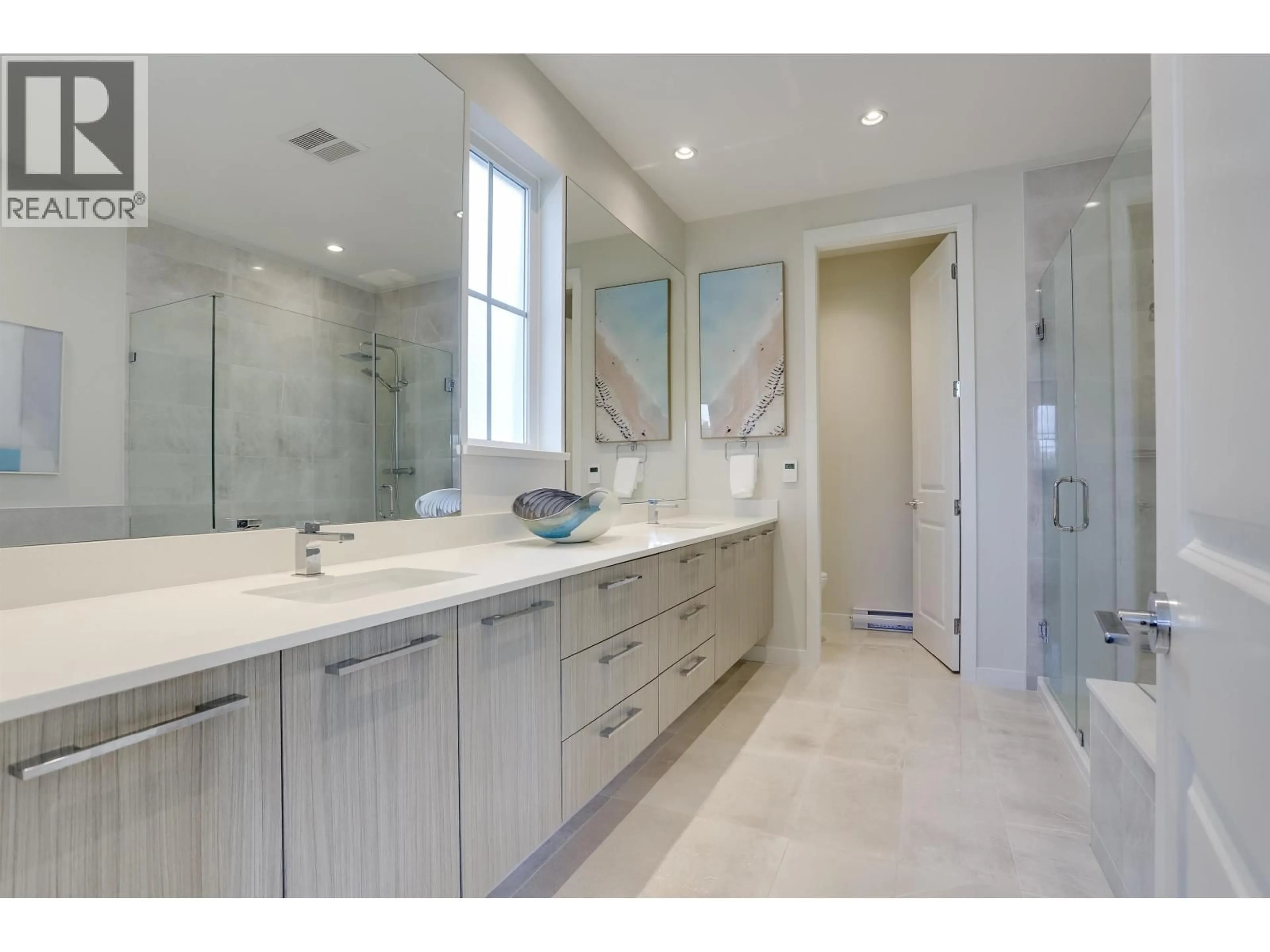 Contemporary bathroom, ceramic/tile floor for 100 - 5311 ADMIRAL WAY, Ladner British Columbia V4K0E2