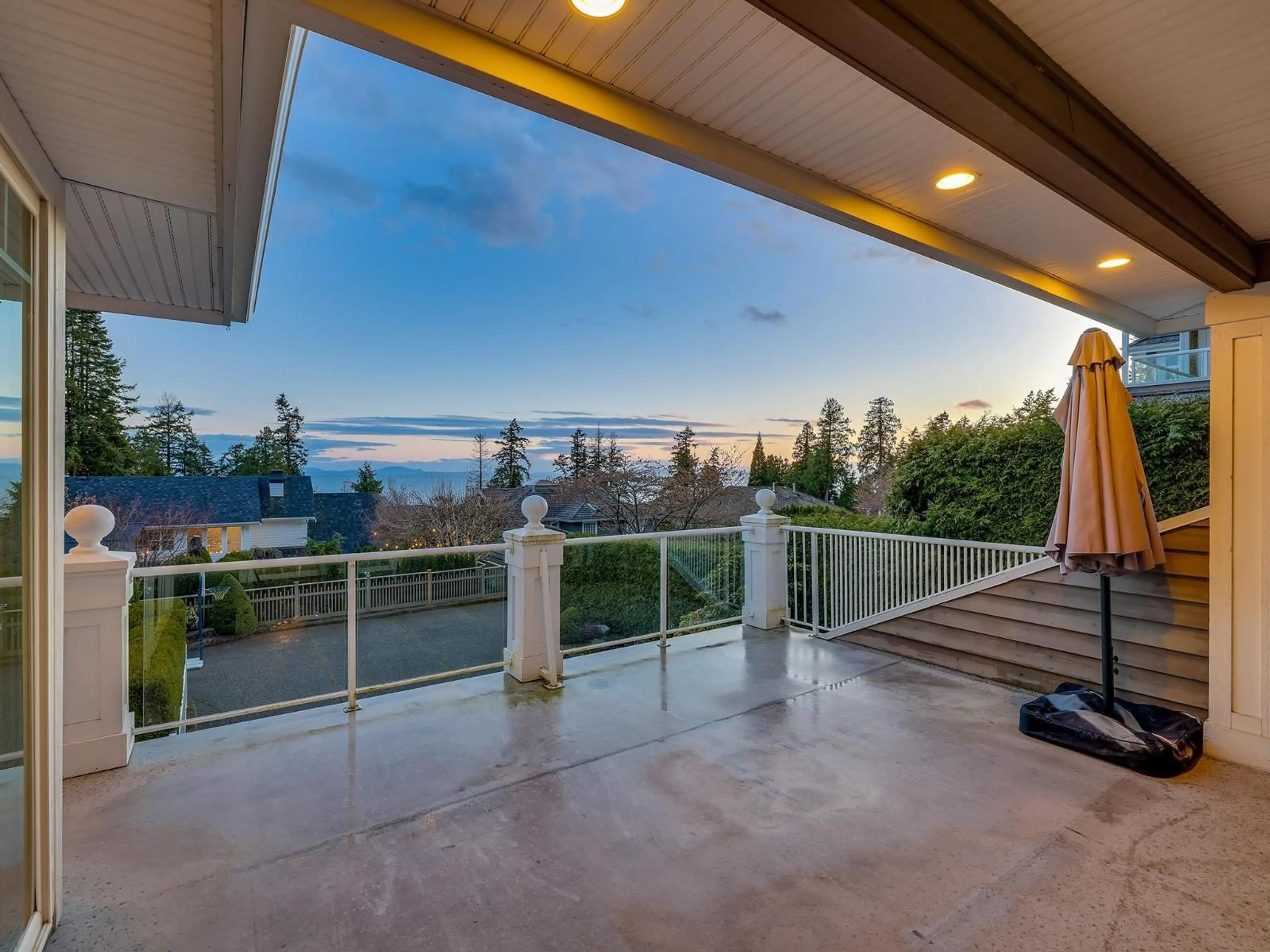 Unknown for 13518 MARINE DRIVE, Surrey British Columbia V4A1G2