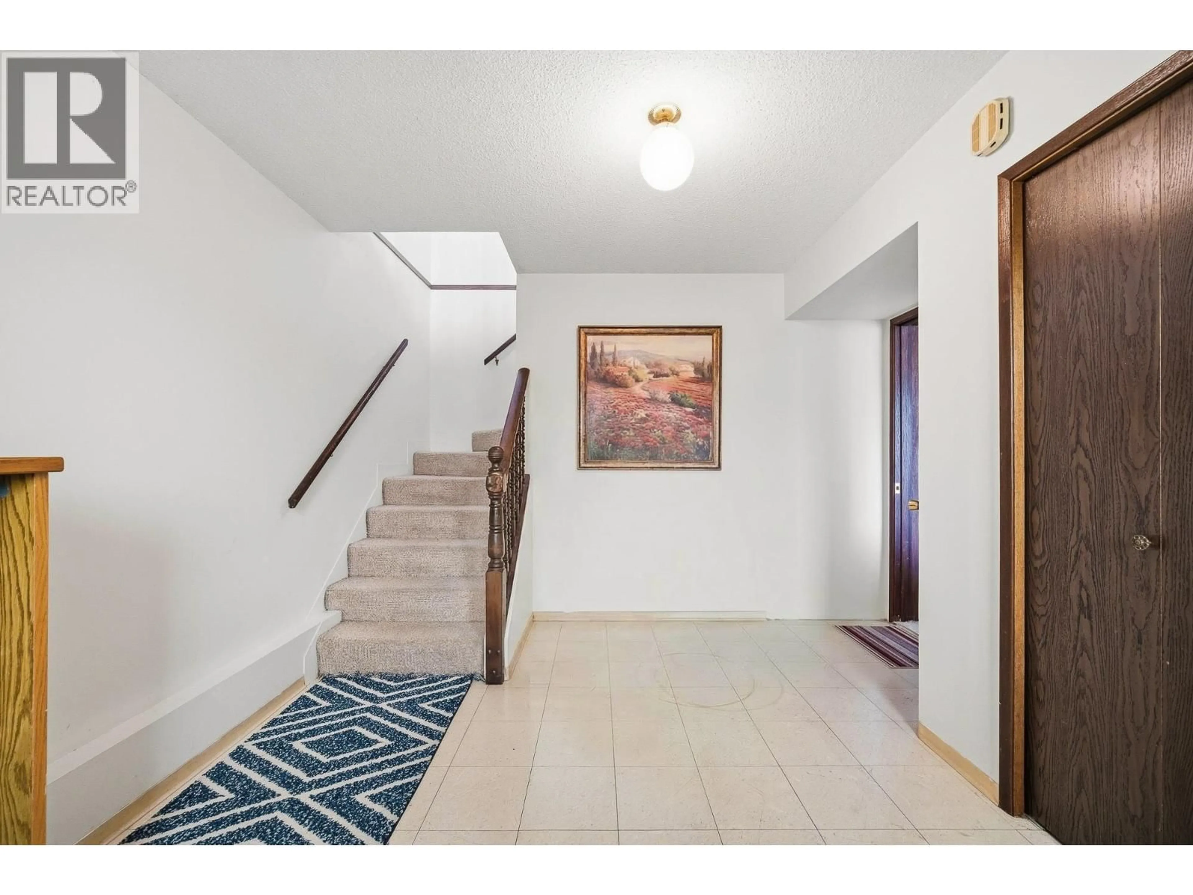 Indoor foyer for 10640 ANAHIM DRIVE, Richmond British Columbia V7A3C5