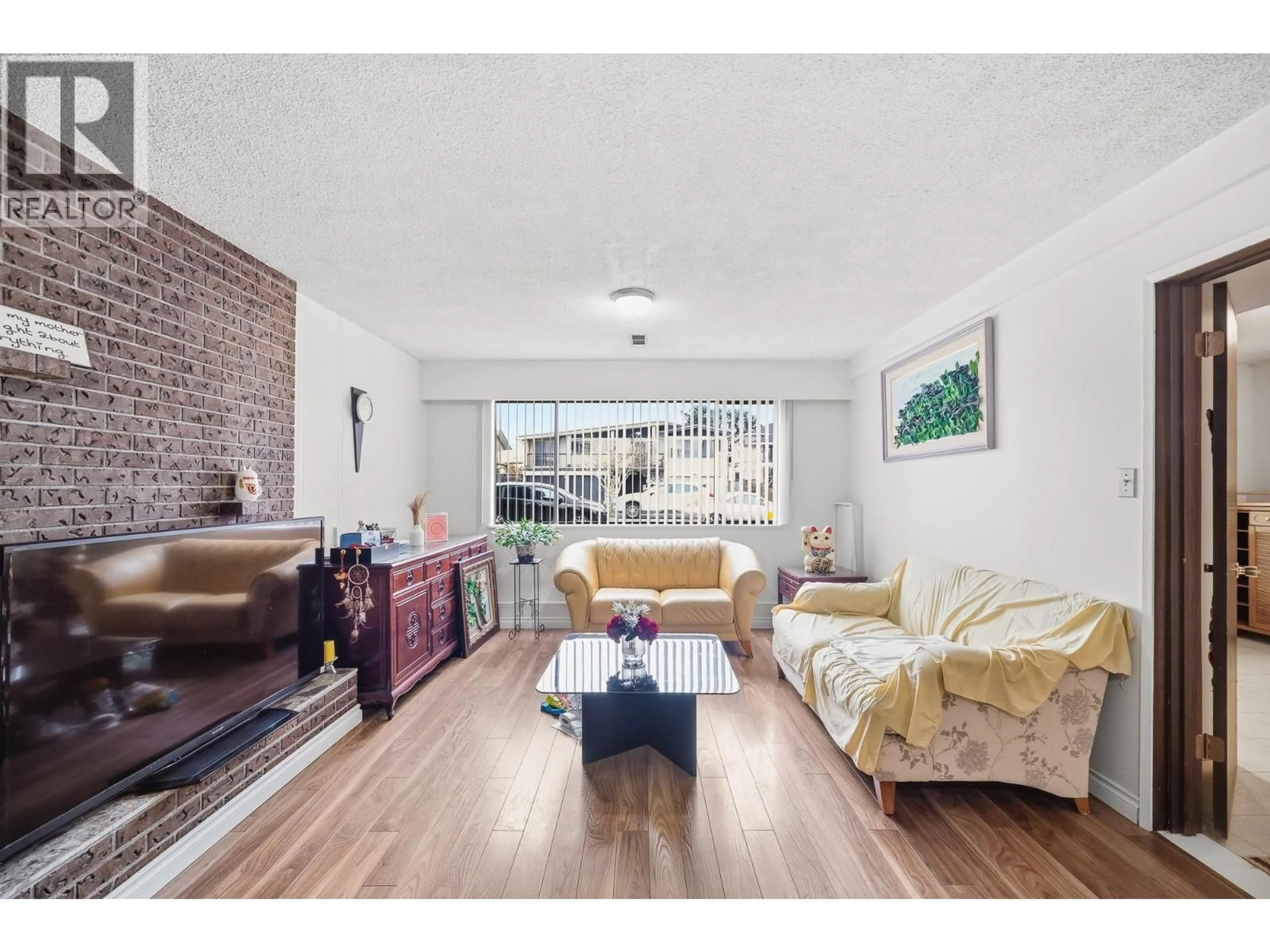 Living room with furniture, unknown for 10640 ANAHIM DRIVE, Richmond British Columbia V7A3C5