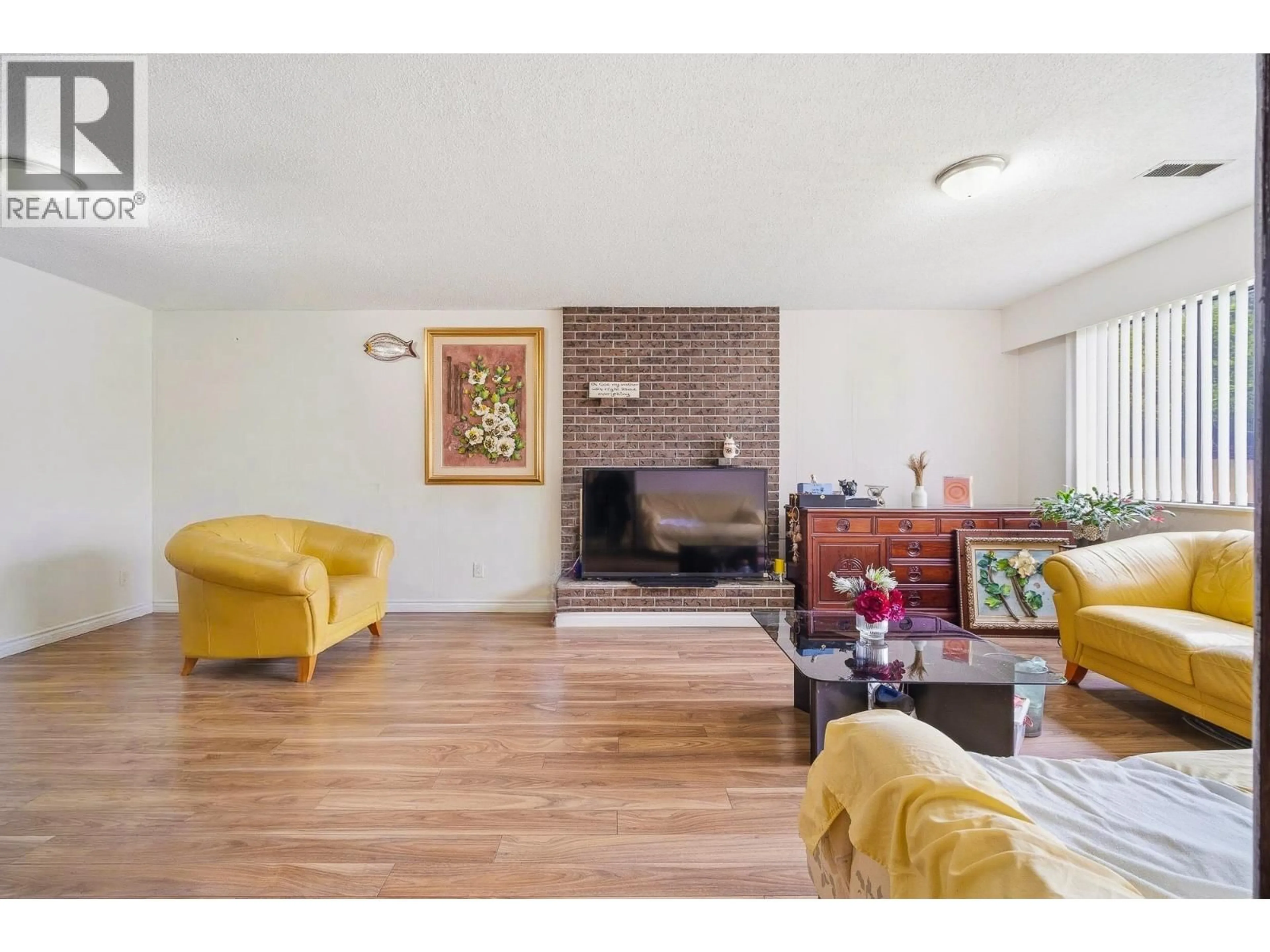 Living room with furniture, unknown for 10640 ANAHIM DRIVE, Richmond British Columbia V7A3C5