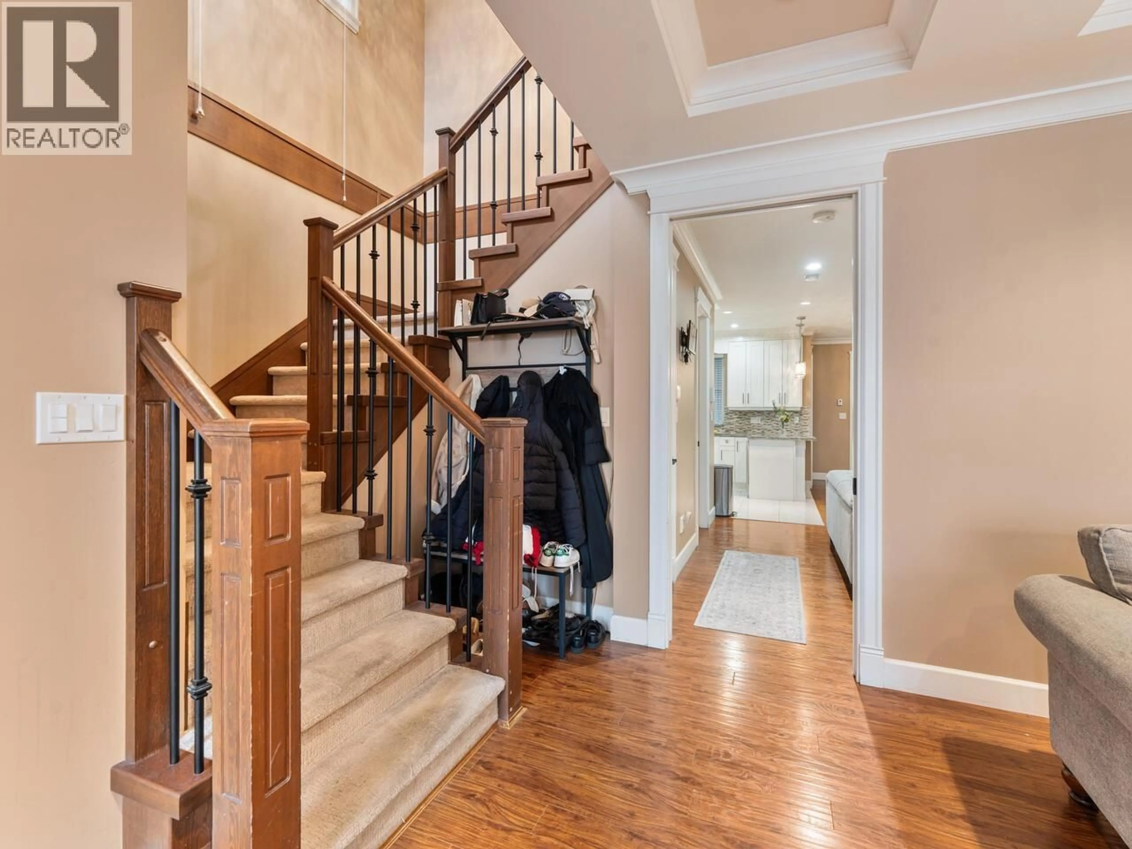 Indoor entryway for 10071 NO. 1 ROAD, Richmond British Columbia V7E1S1