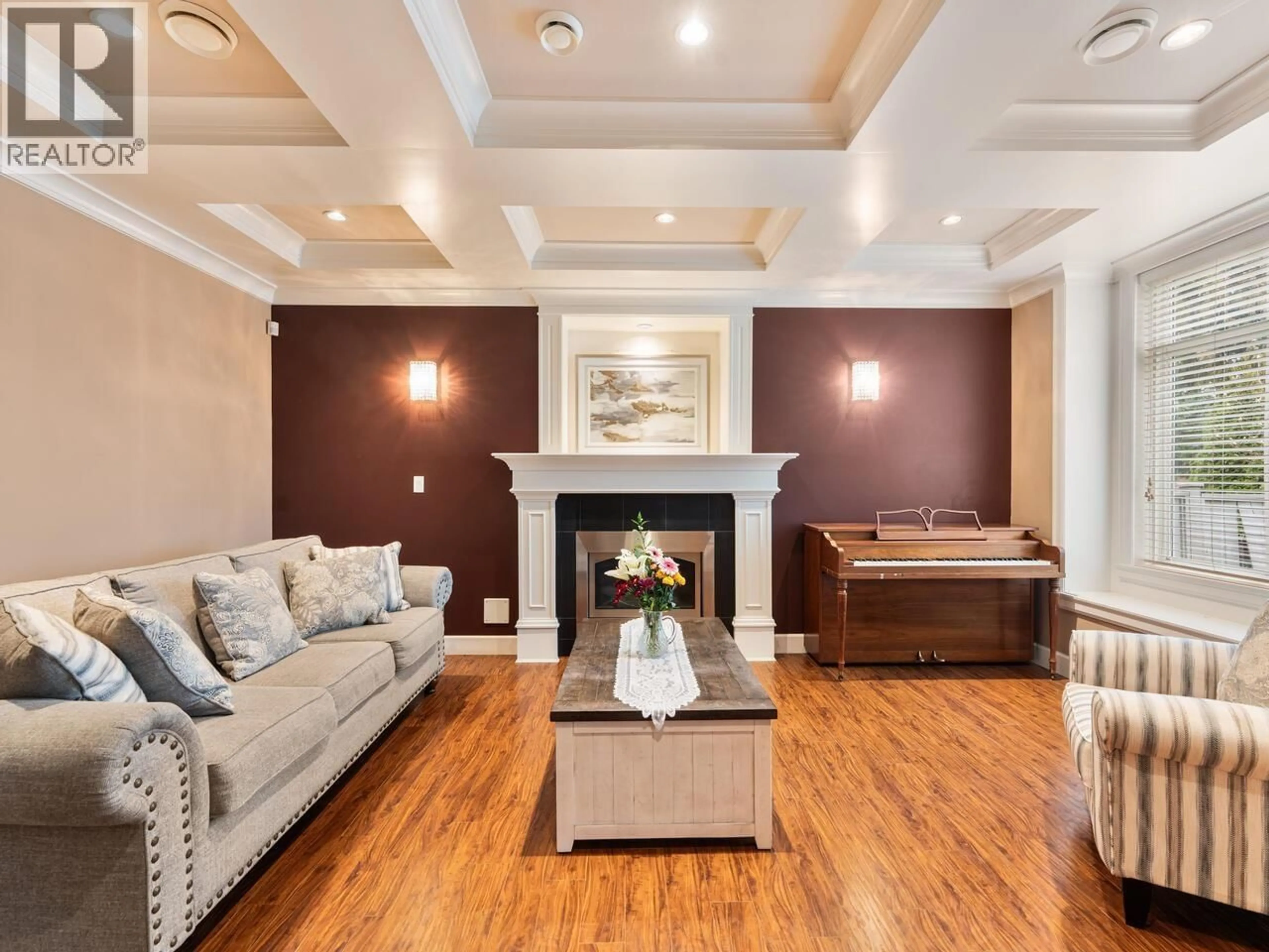 Living room with furniture, wood/laminate floor for 10071 NO. 1 ROAD, Richmond British Columbia V7E1S1