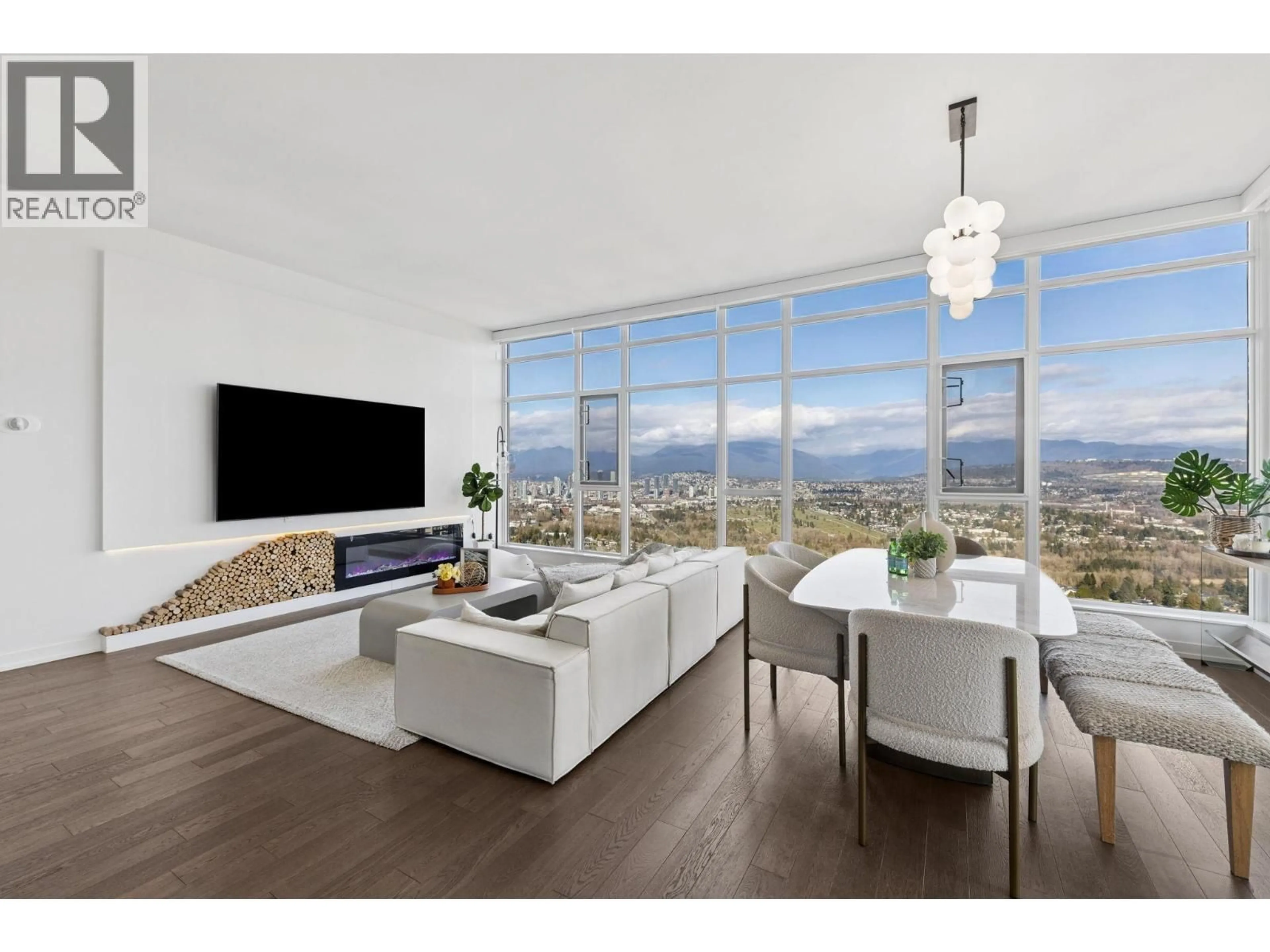 Living room with furniture, unknown for 3903 - 4688 KINGSWAY, Burnaby British Columbia V5H0E9