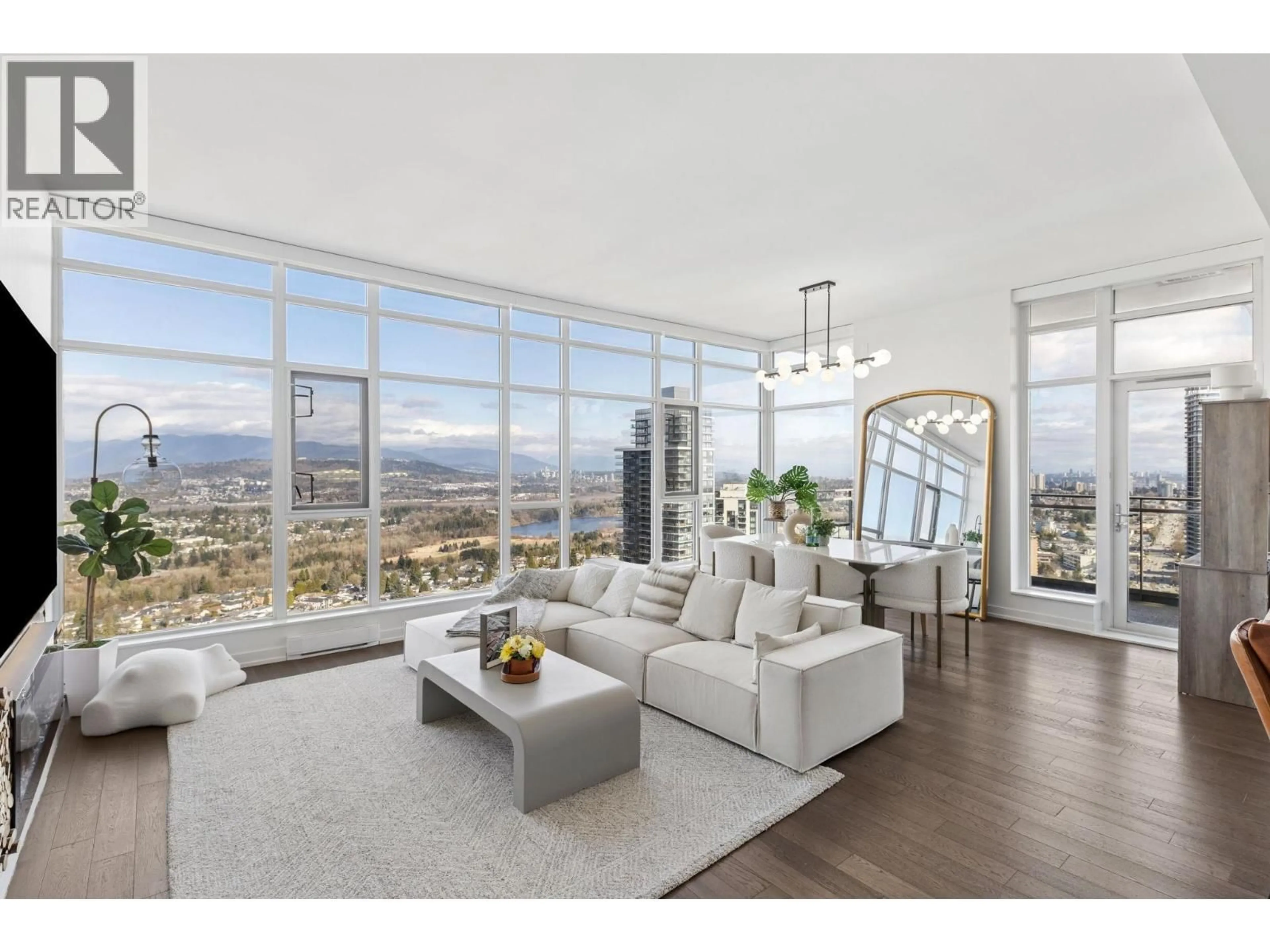 Living room with furniture, unknown for 3903 - 4688 KINGSWAY, Burnaby British Columbia V5H0E9