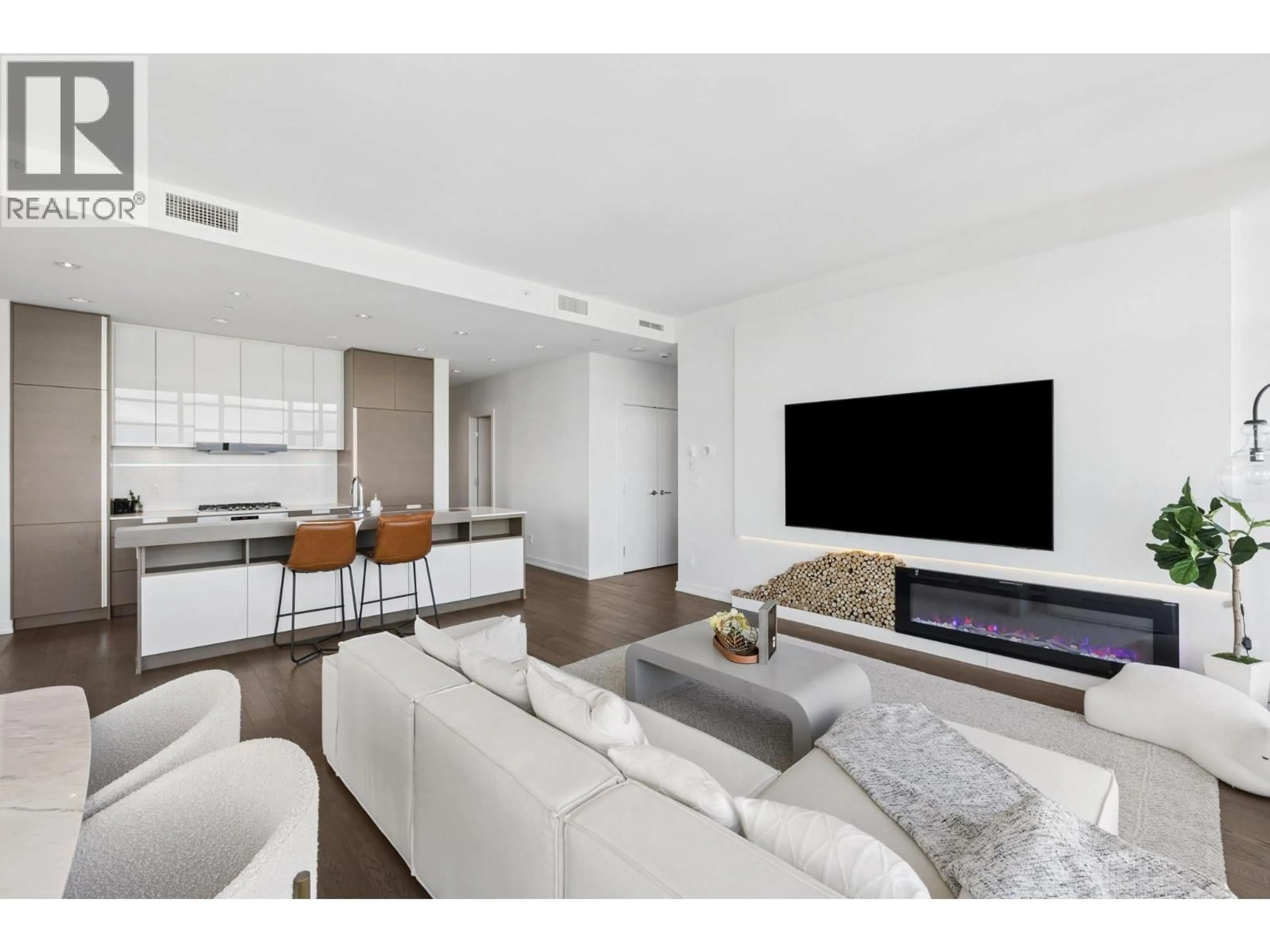 Living room with furniture, unknown for 3903 - 4688 KINGSWAY, Burnaby British Columbia V5H0E9