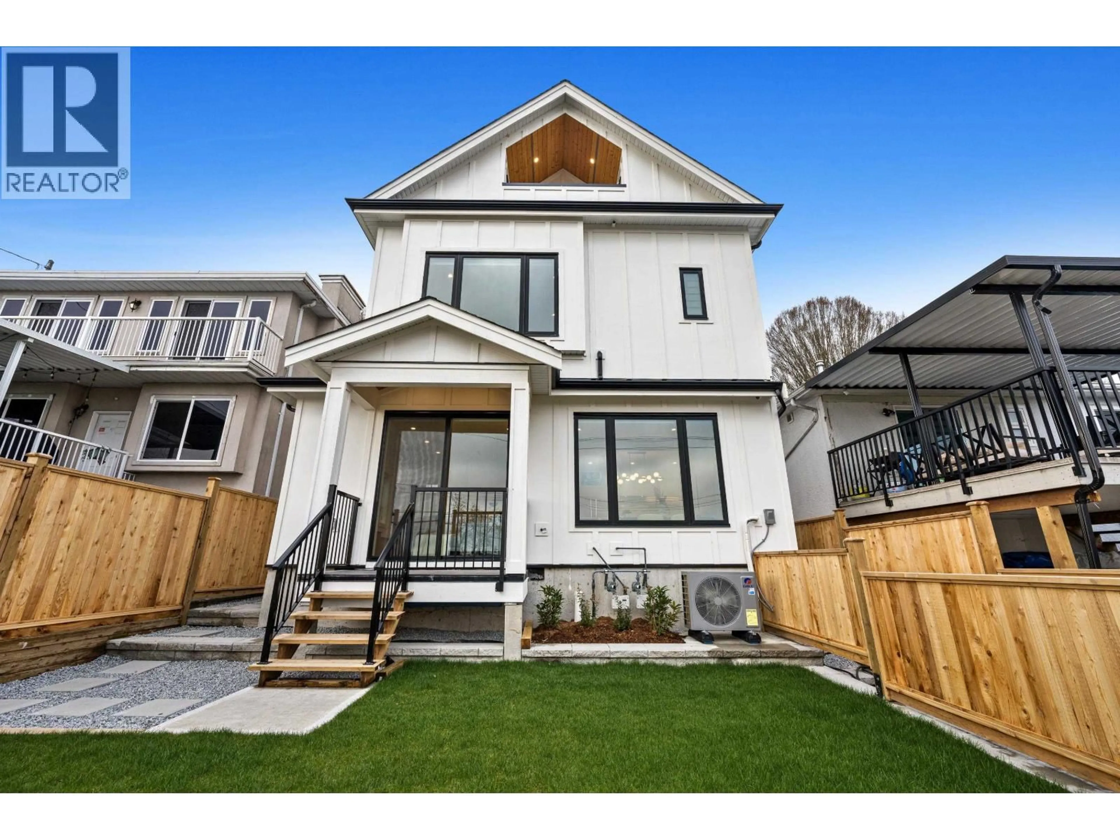 Unknown for 3156-2 8TH AVENUE, Vancouver British Columbia V5M1X6