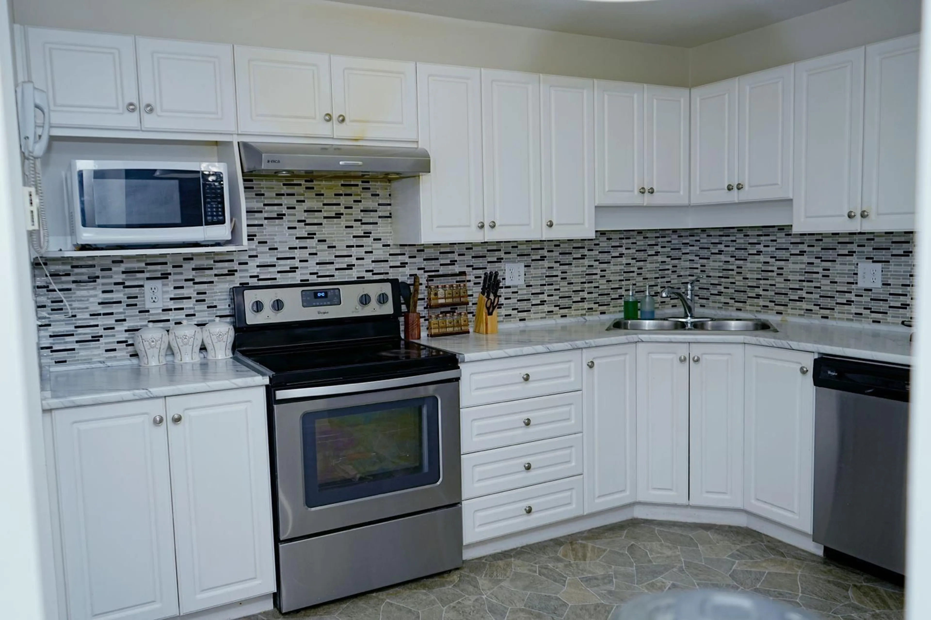 Standard kitchen, ceramic/tile floor for 301 - 31831 PEARDONVILLE ROAD, Abbotsford British Columbia V2T1L5