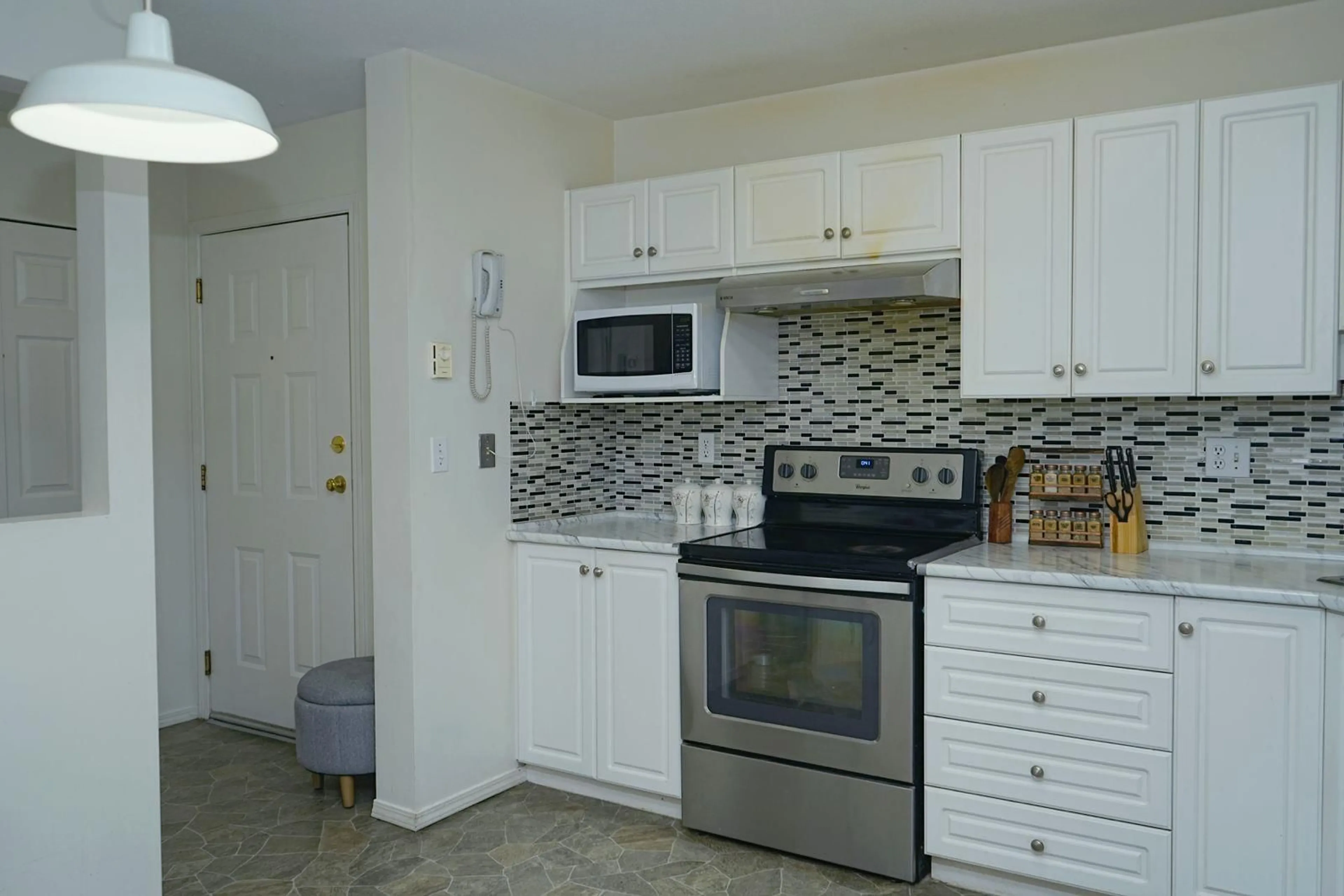Standard kitchen, ceramic/tile floor for 301 - 31831 PEARDONVILLE ROAD, Abbotsford British Columbia V2T1L5