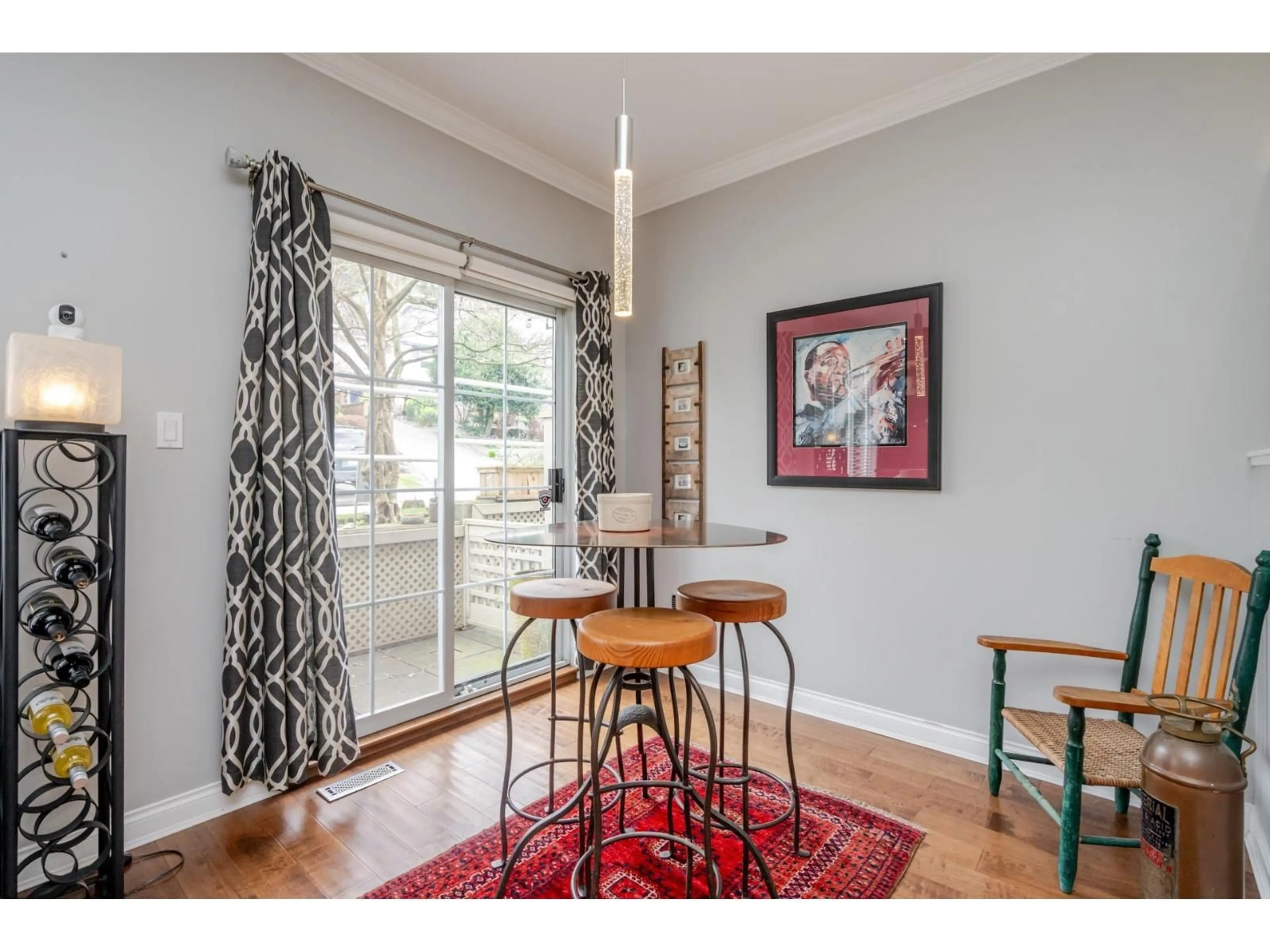 Dining room, wood/laminate floor for 8 - 1169 VIDAL STREET, White Rock British Columbia V4B3T4