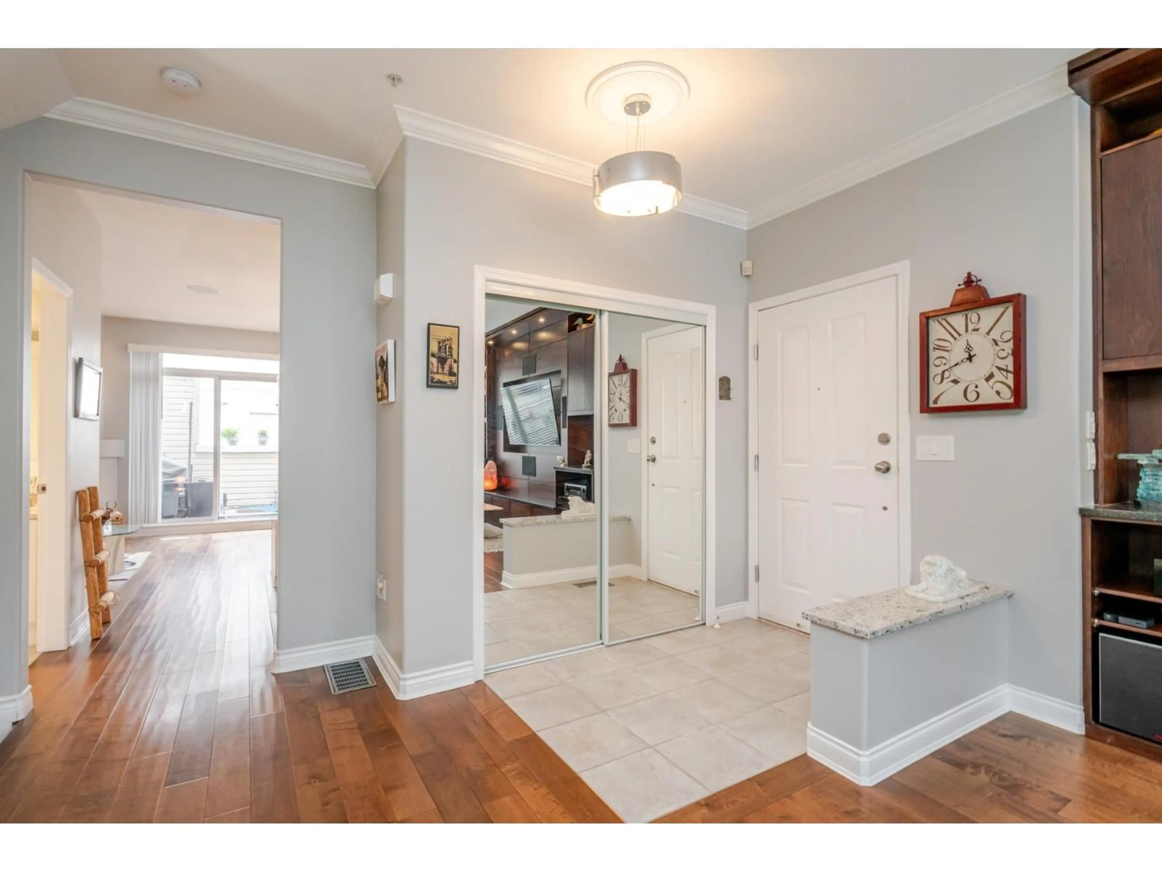 Indoor entryway for 8 - 1169 VIDAL STREET, White Rock British Columbia V4B3T4