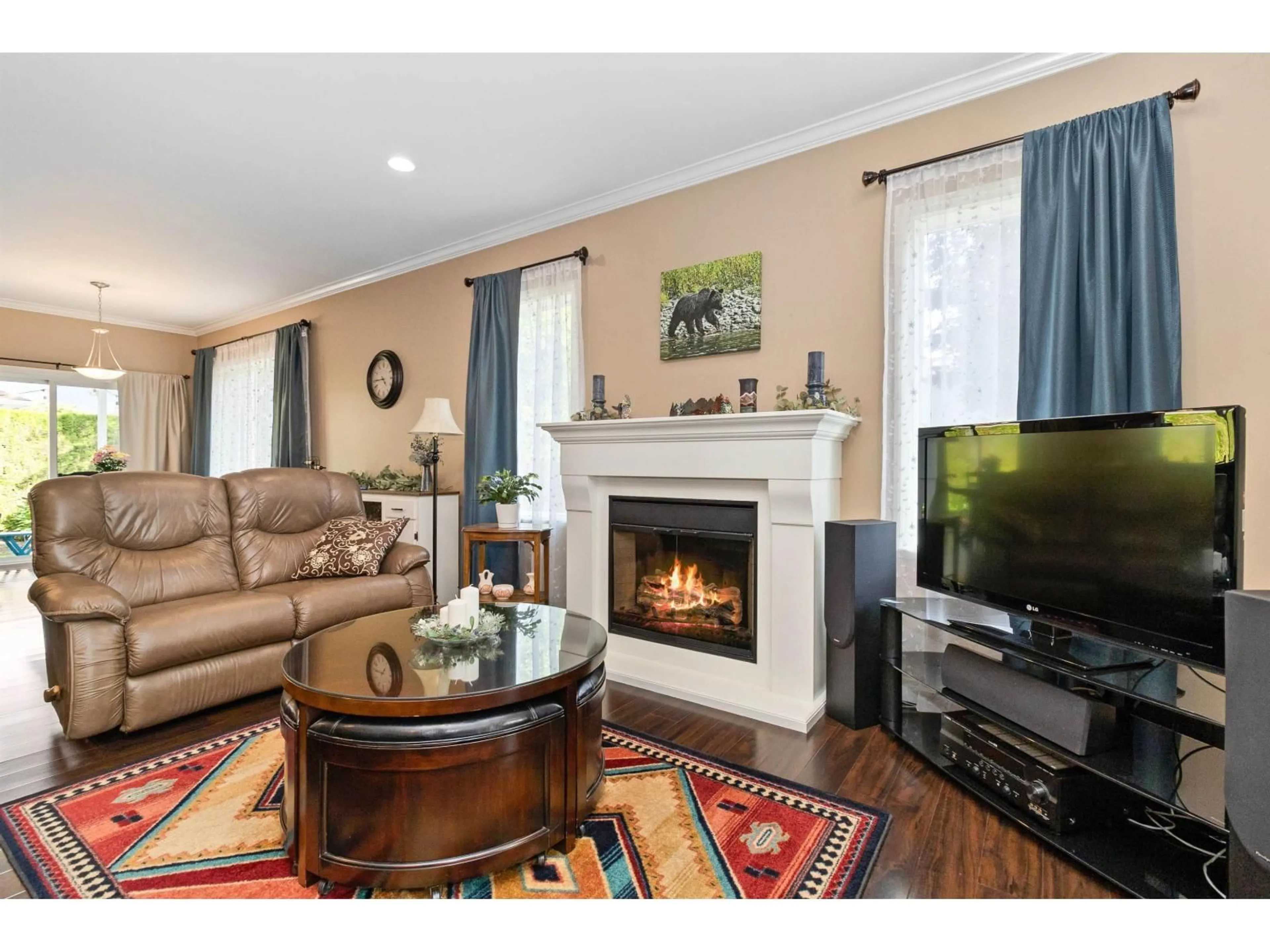 Living room with furniture, wood/laminate floor for 64 - 7600 CHILLIWACK RIVER ROAD, Chilliwack British Columbia V2R3Z6