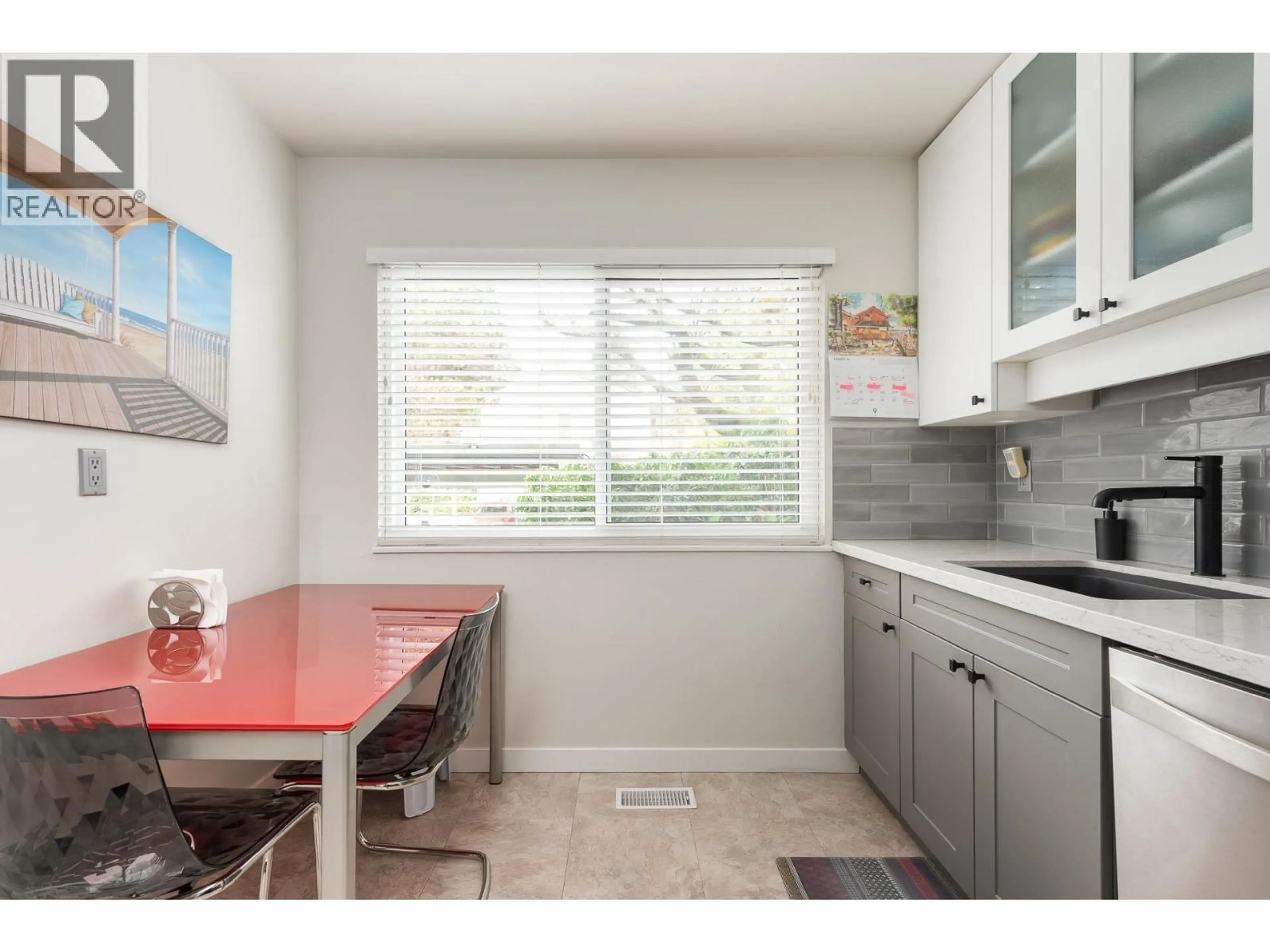 Standard kitchen, unknown for 4603 HOSKINS ROAD, North Vancouver British Columbia V7K2R2