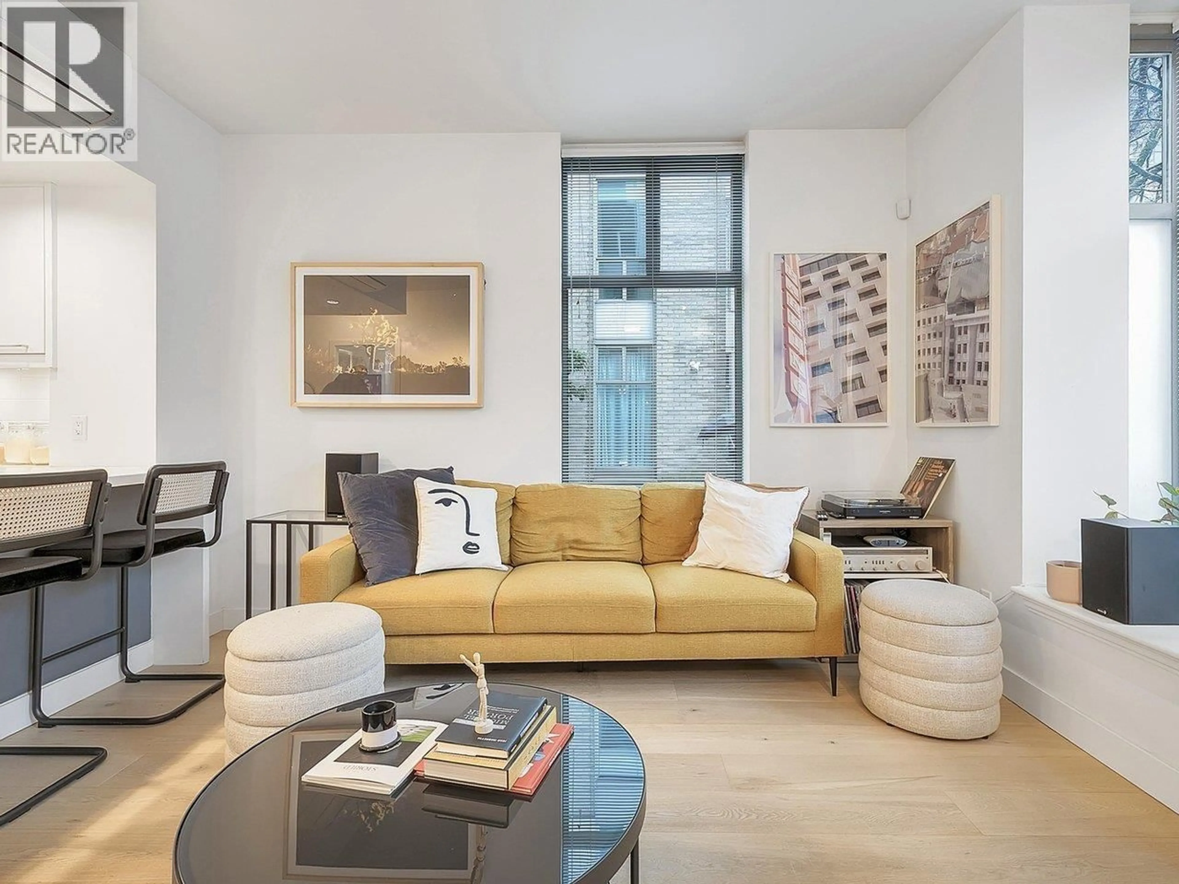 Living room with furniture, unknown for 930 RICHARDS STREET, Vancouver British Columbia V6B3C1