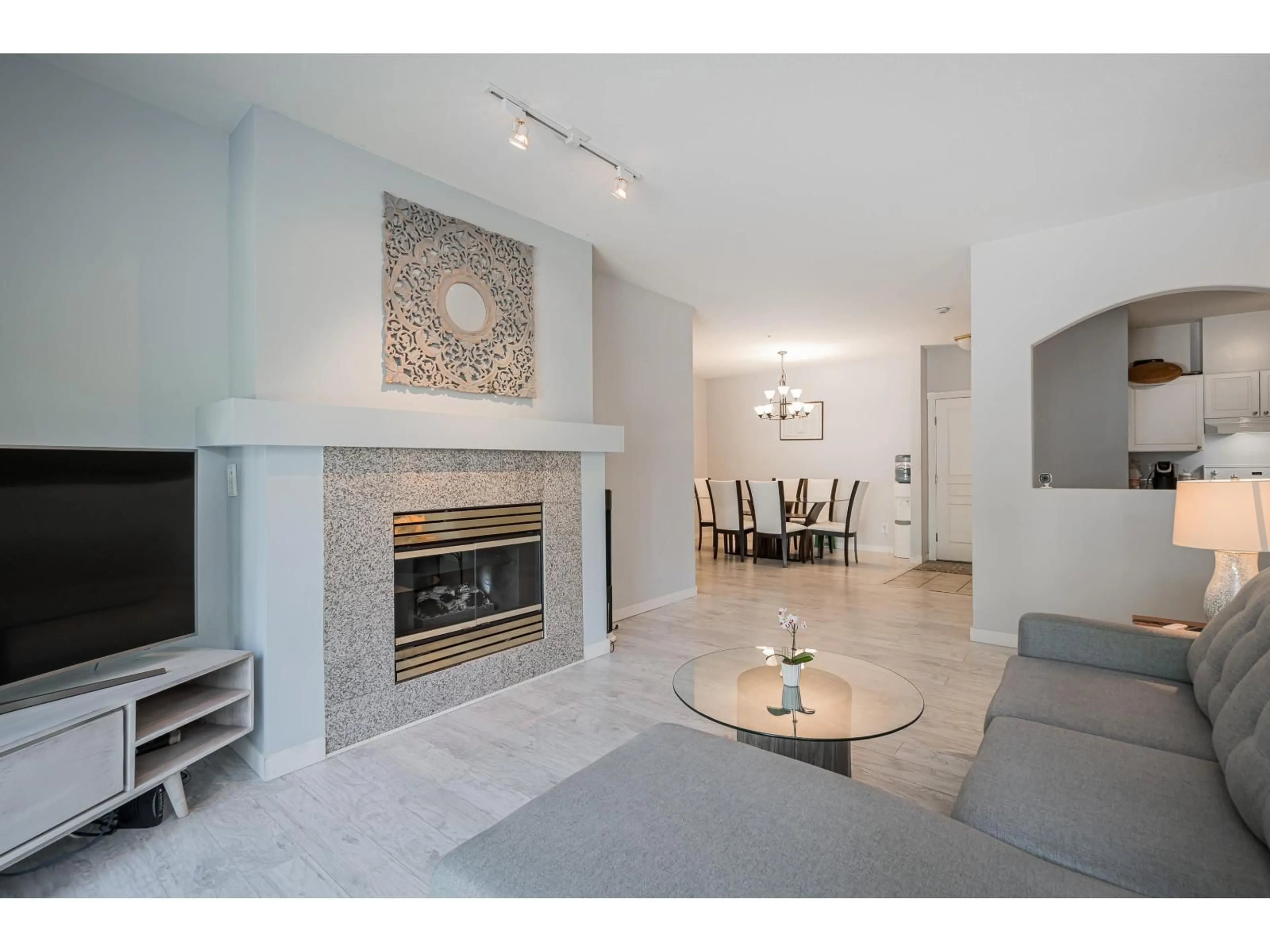 Living room with furniture, ceramic/tile floor for 114 - 10320 156 STREET, Surrey British Columbia V3W0W8