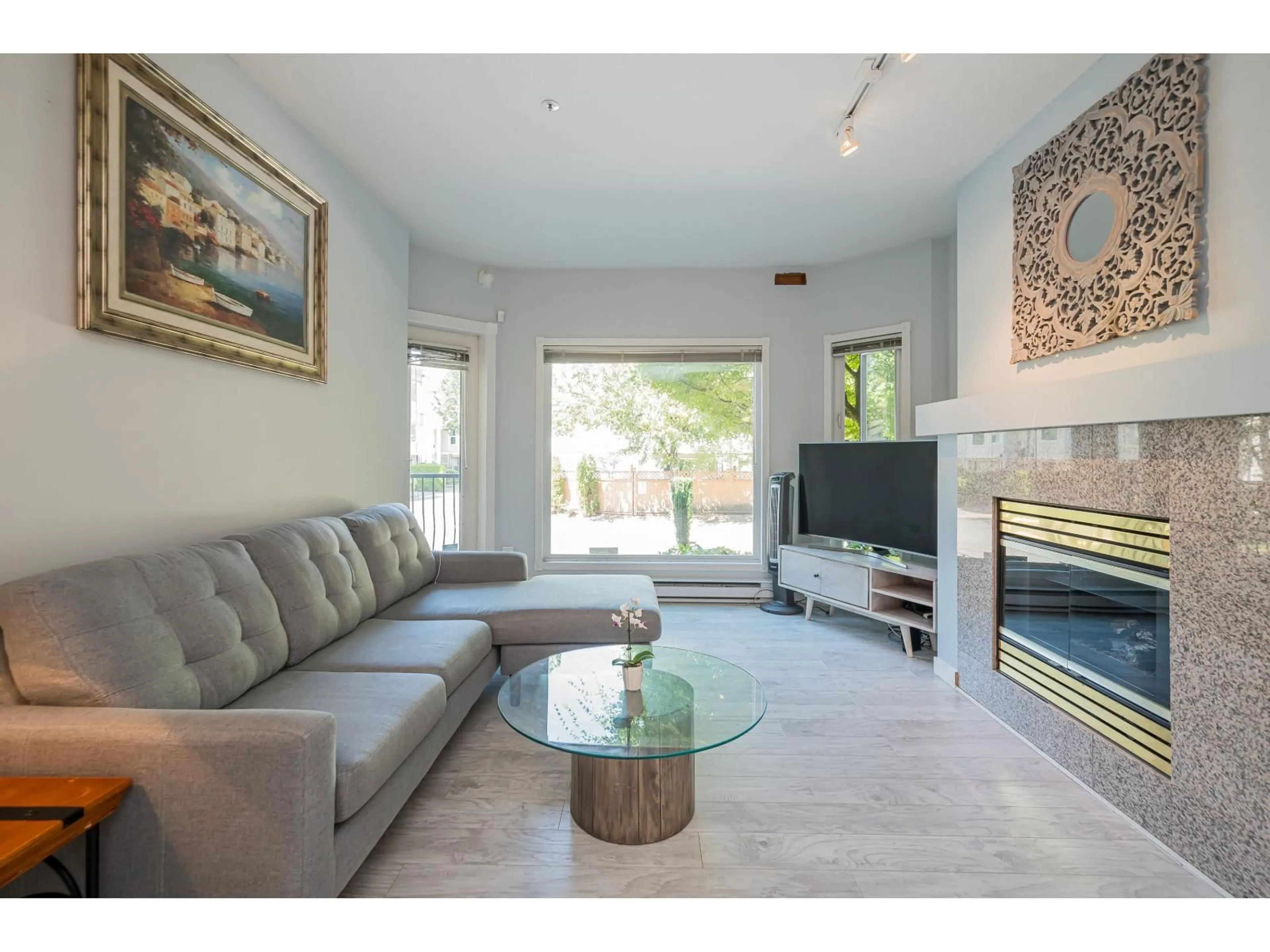 Living room with furniture, unknown for 114 - 10320 156 STREET, Surrey British Columbia V3W0W8