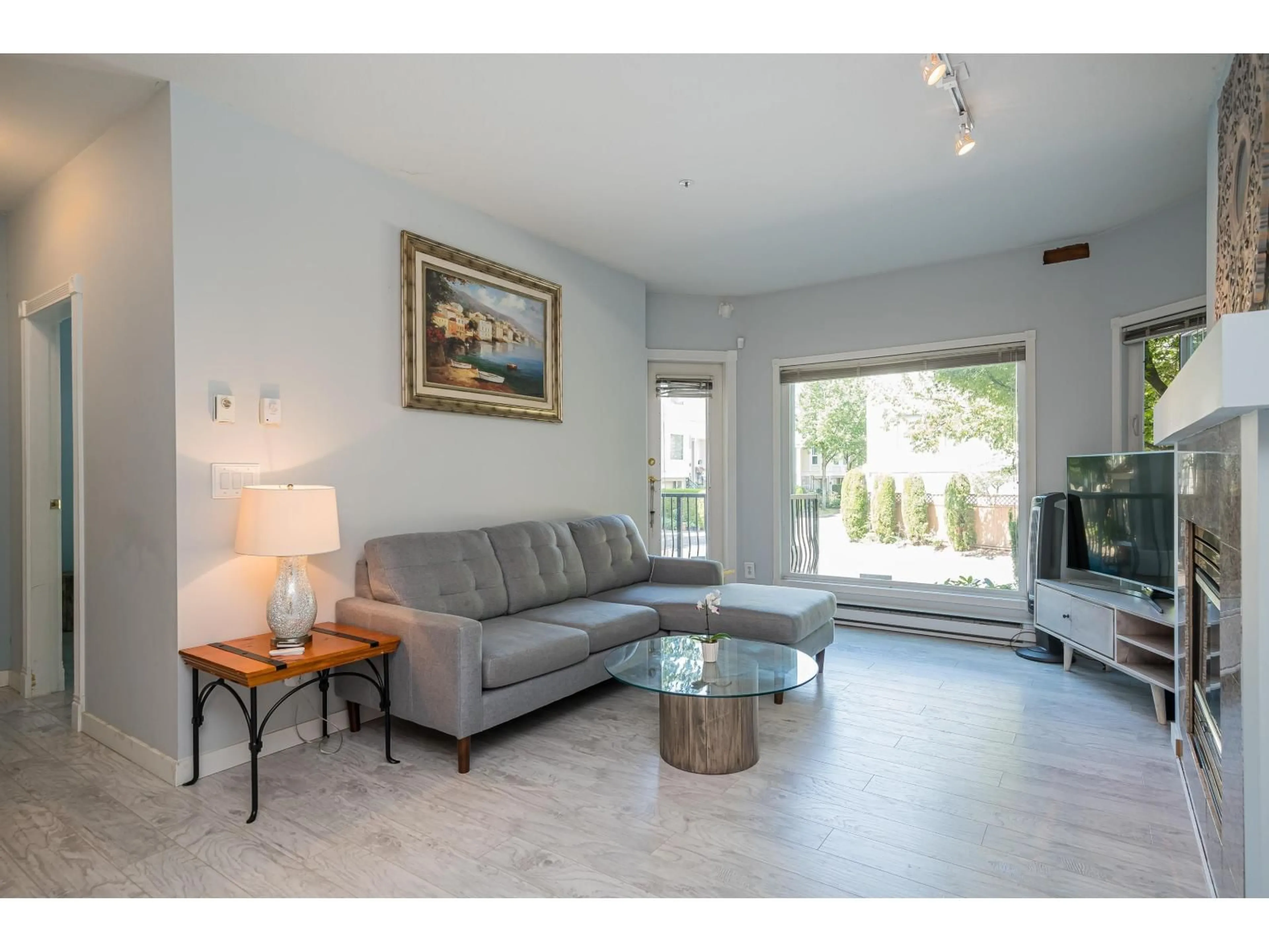 Living room with furniture, unknown for 114 - 10320 156 STREET, Surrey British Columbia V3W0W8