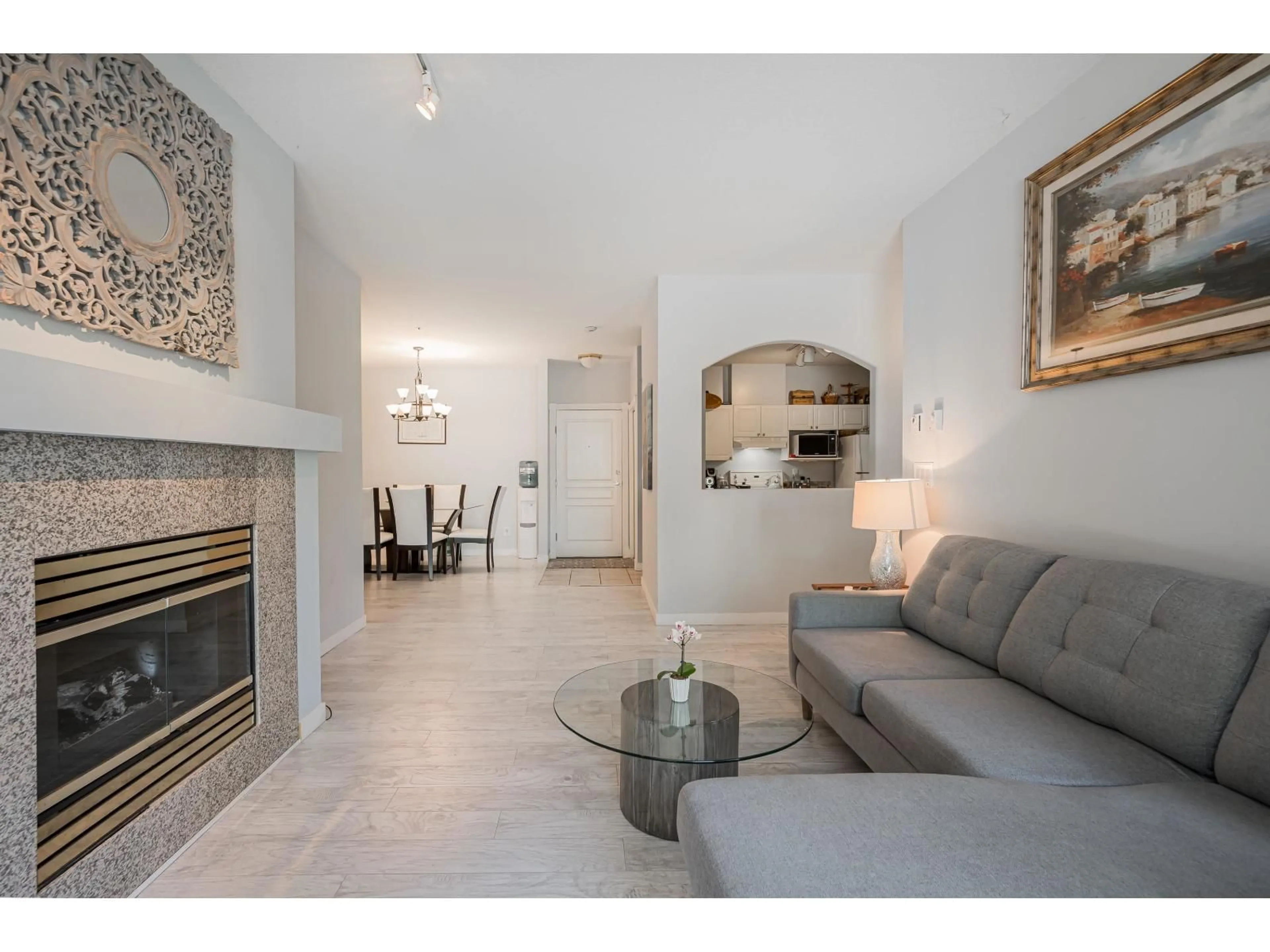 Living room with furniture, ceramic/tile floor for 114 - 10320 156 STREET, Surrey British Columbia V3W0W8