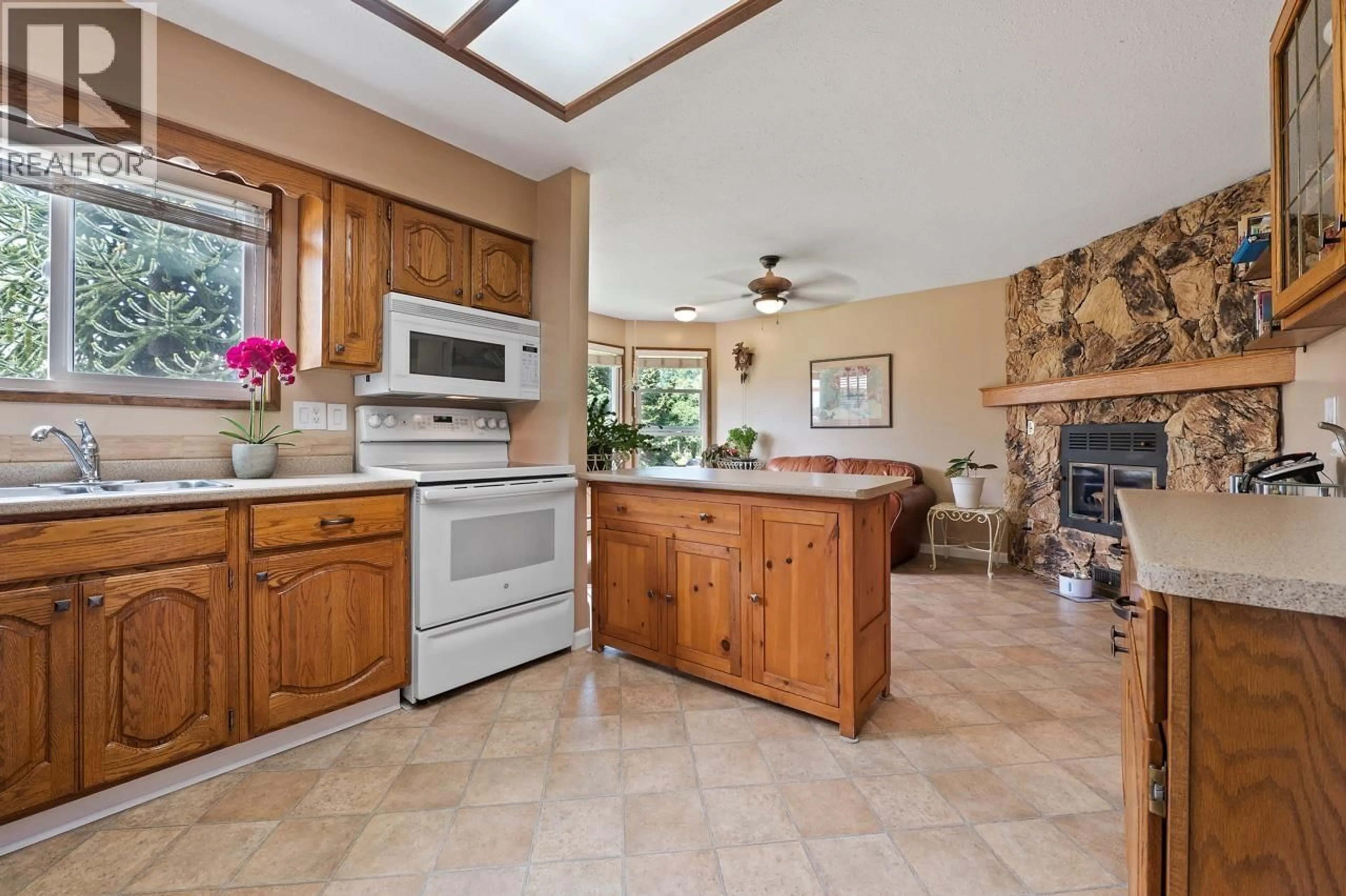 Open concept kitchen, ceramic/tile floor for 11523 BONSON ROAD, Pitt Meadows British Columbia V3Y1P7