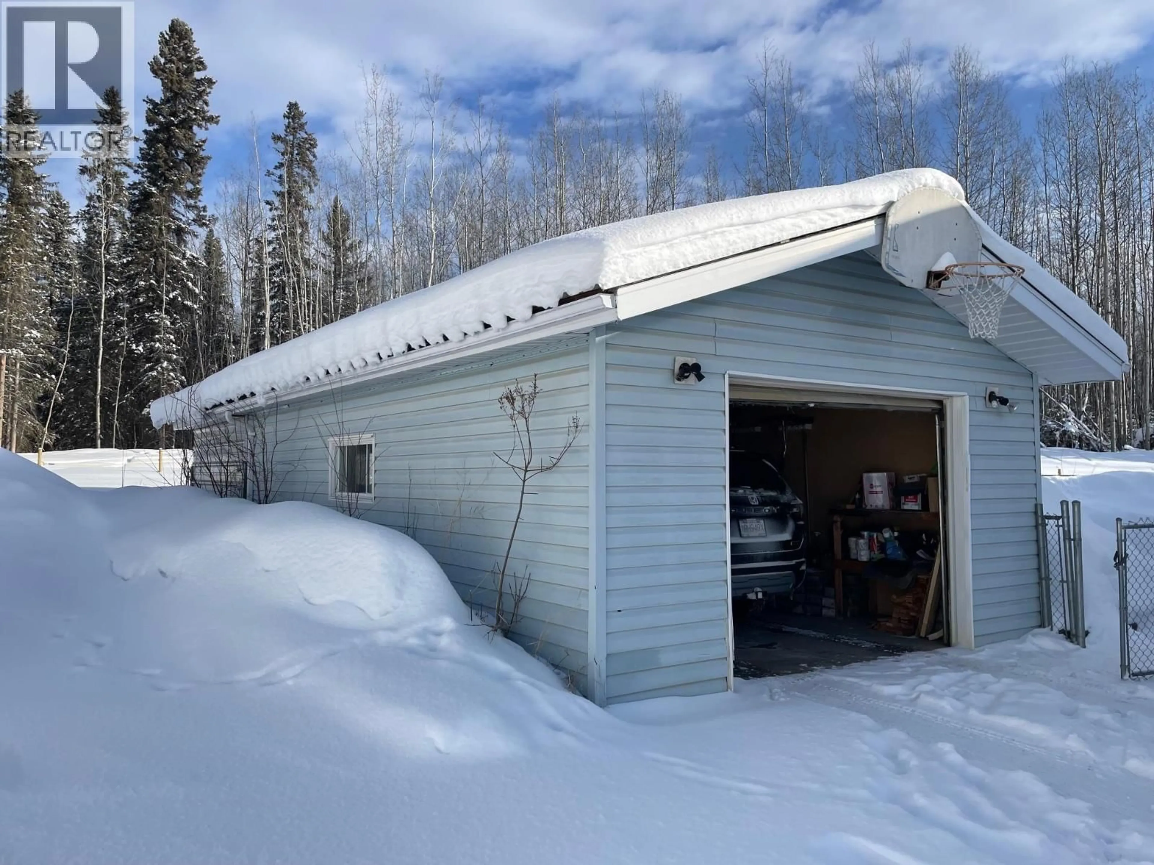 Indoor garage for 5548 MINNAKER CRESCENT, Fort Nelson British Columbia V0C1R0