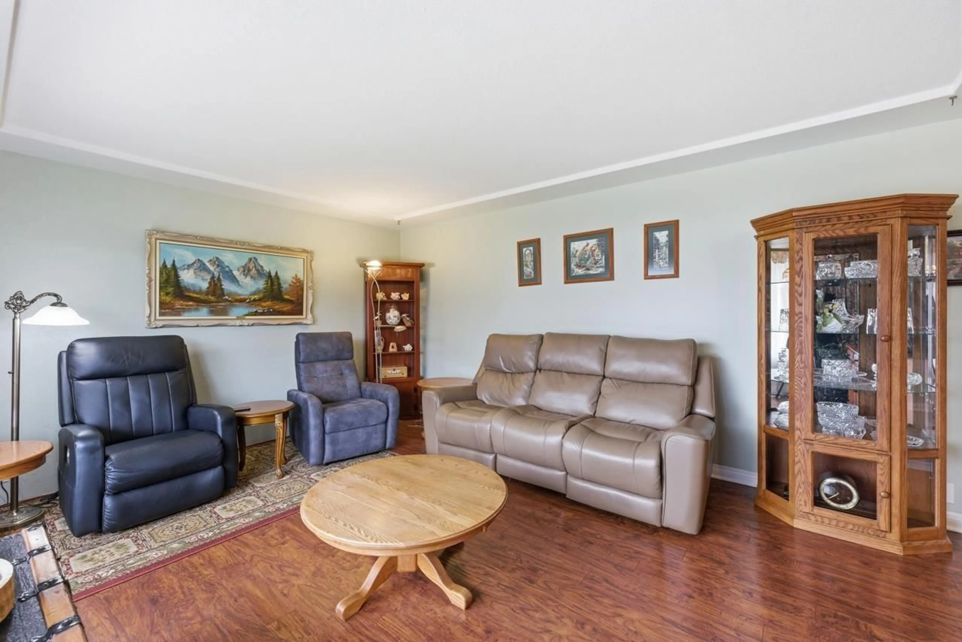 Living room with furniture, wood/laminate floor for 9742 JUNIPER STREET, Chilliwack British Columbia V2P5J1