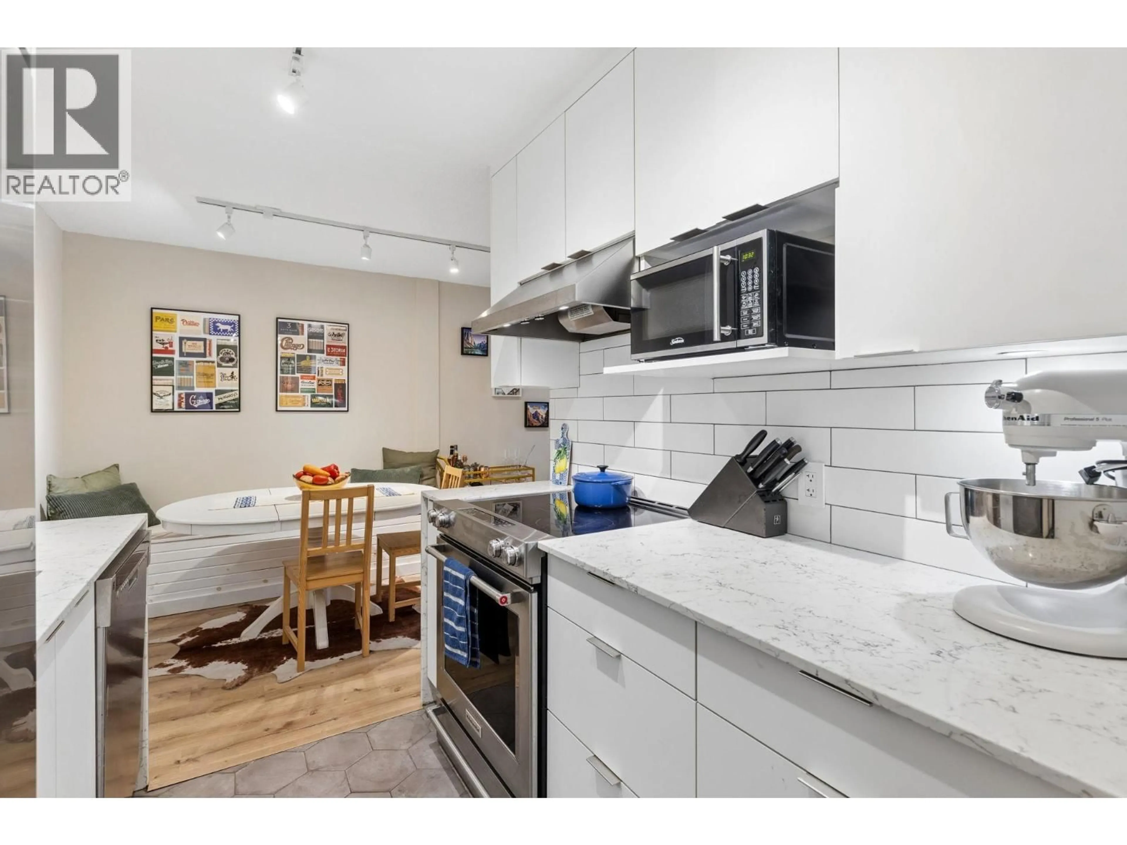 Standard kitchen, unknown for 101 - 175 5TH STREET, North Vancouver British Columbia V7L1L3