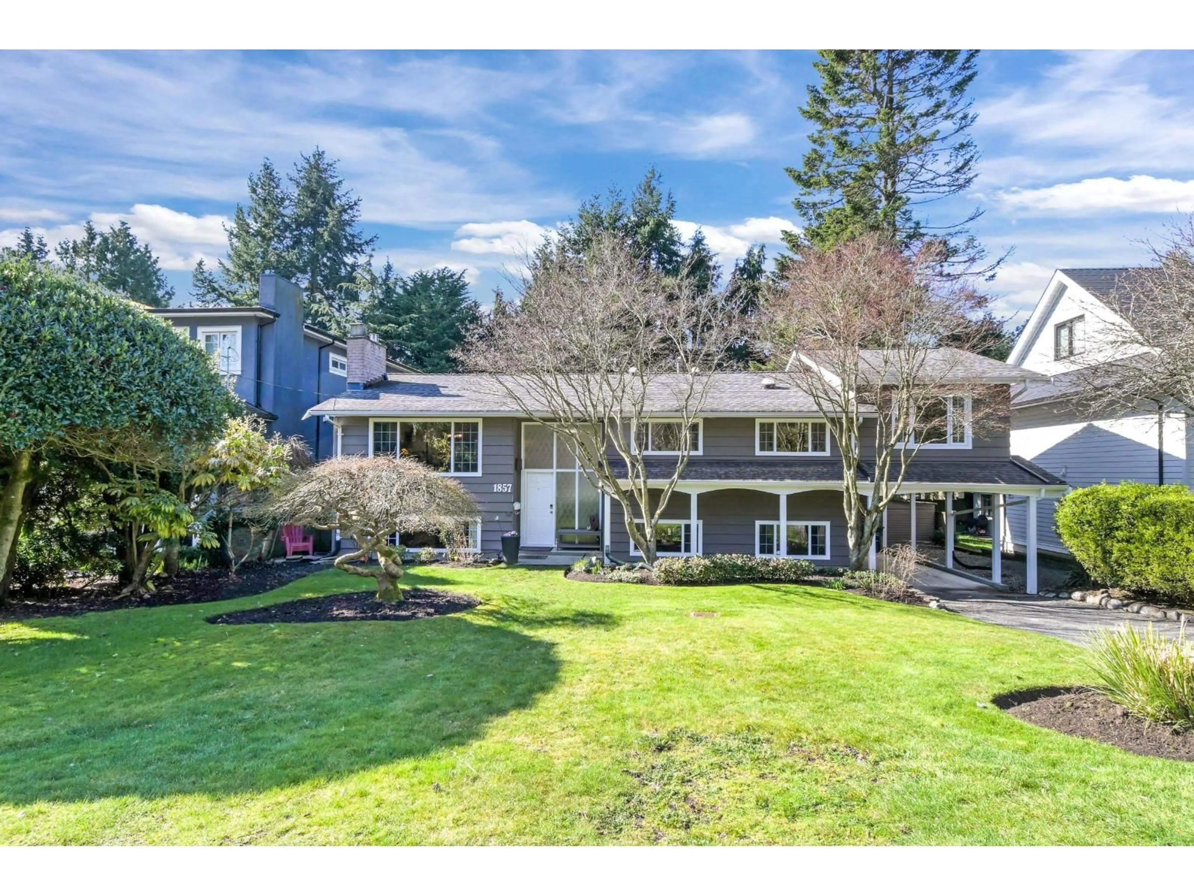 A pic from outside/outdoor area/front of a property/back of a property/a pic from drone, unknown for 1857 126 STREET, Surrey British Columbia V4A3P4