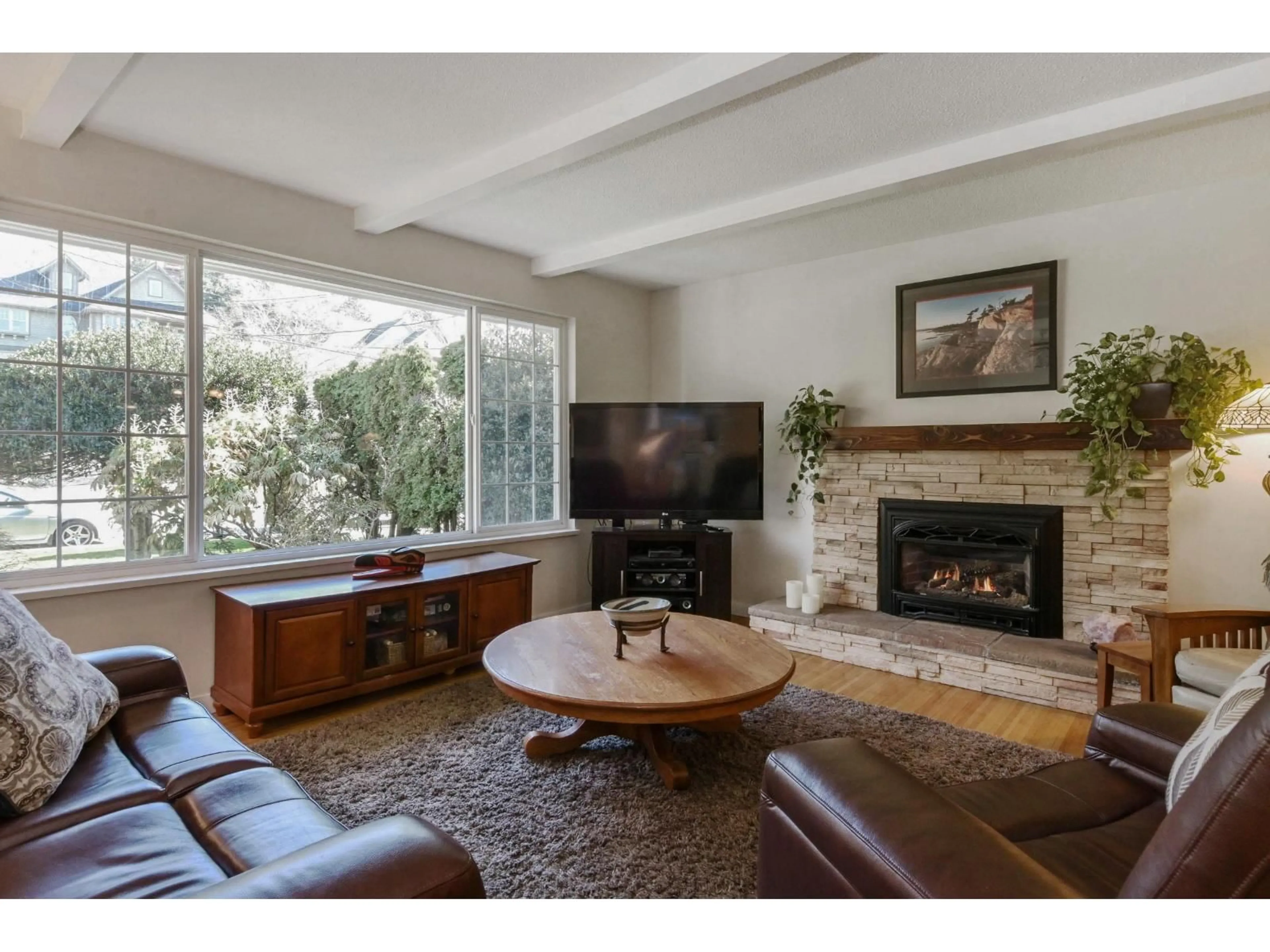 Living room with furniture, unknown for 1857 126 STREET, Surrey British Columbia V4A3P4