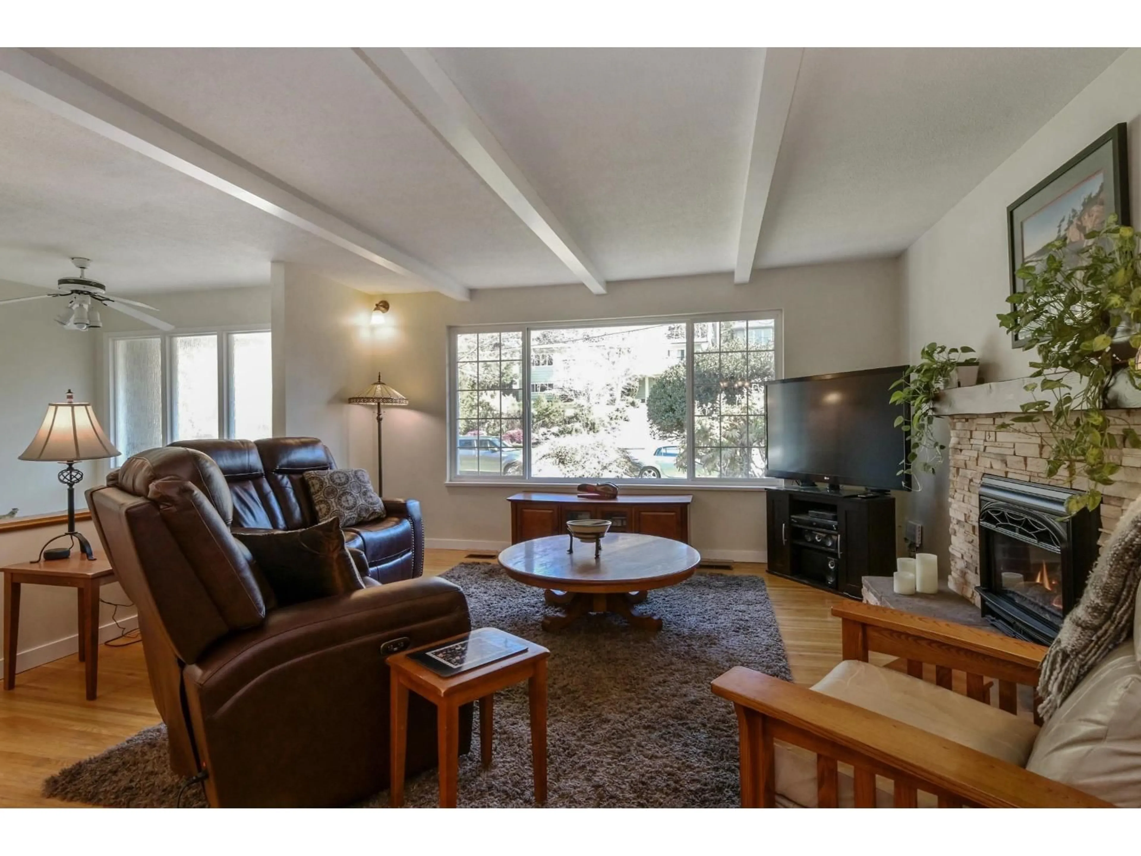 Living room with furniture, unknown for 1857 126 STREET, Surrey British Columbia V4A3P4