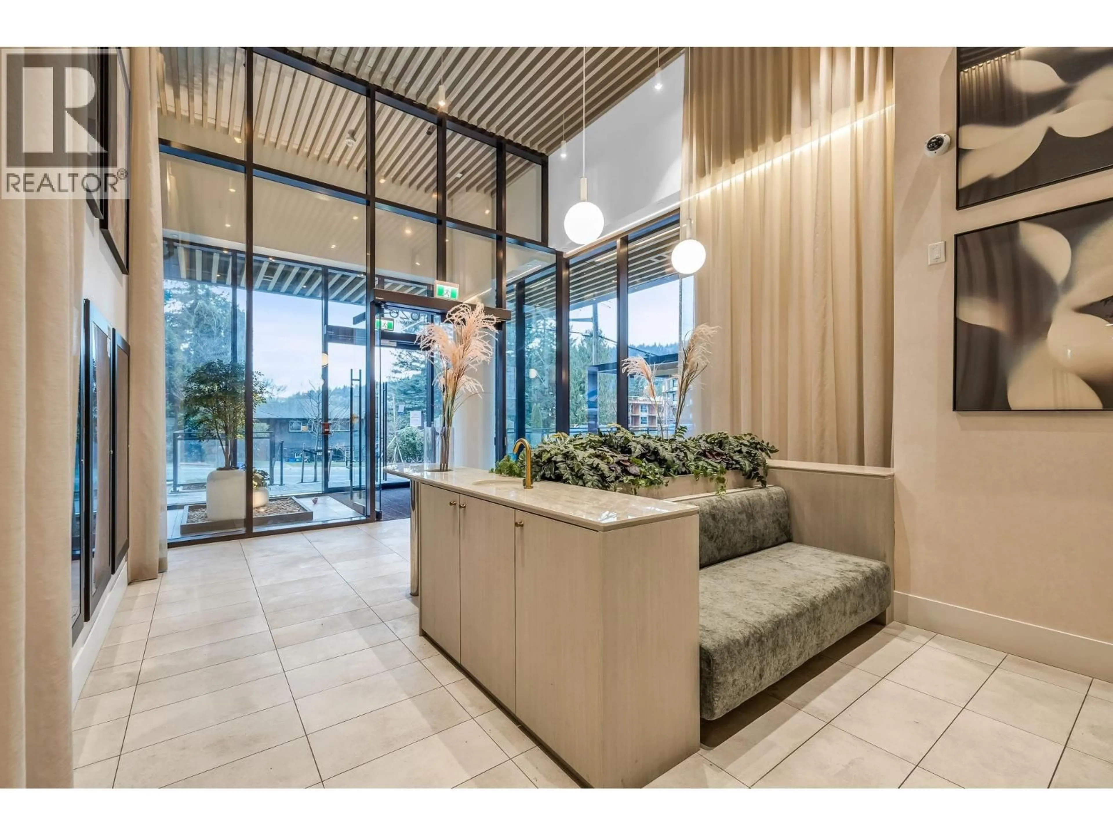 Indoor foyer for 1705 - 626 CLAREMONT STREET, Coquitlam British Columbia V3J0T1