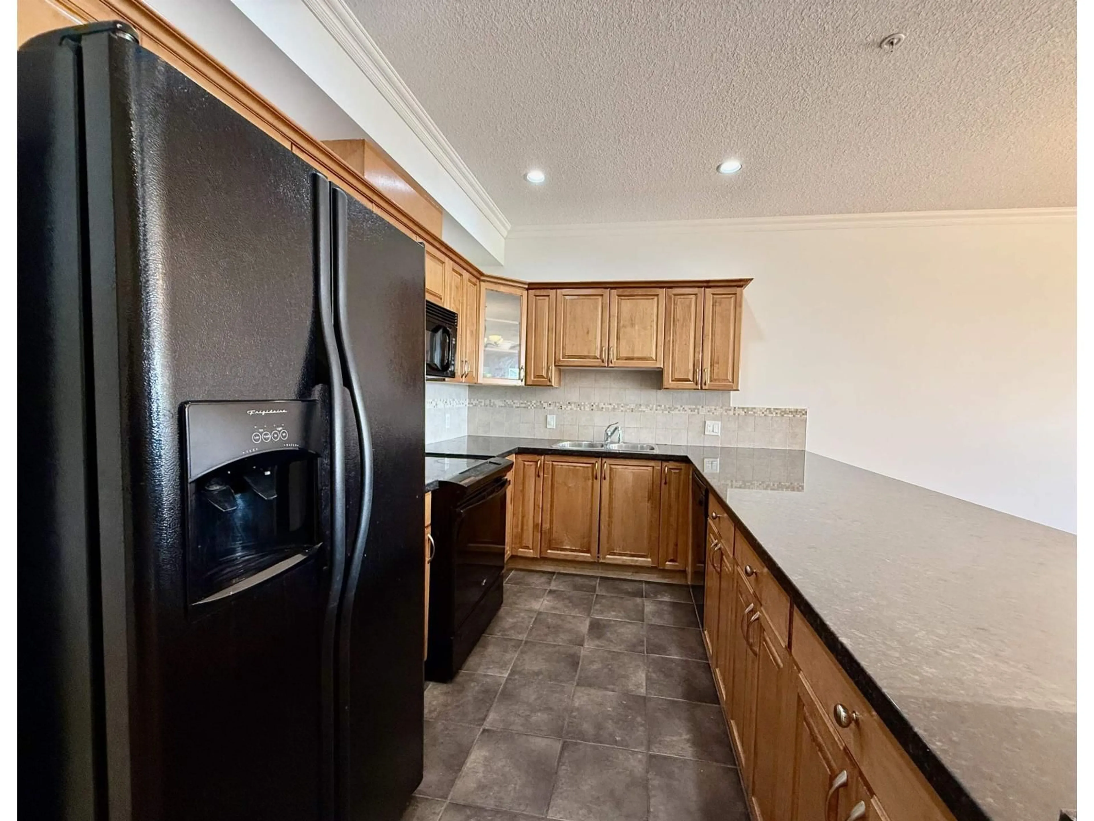 Standard kitchen, unknown for A222 - 33755 7TH AVENUE, Mission British Columbia V2V0A4
