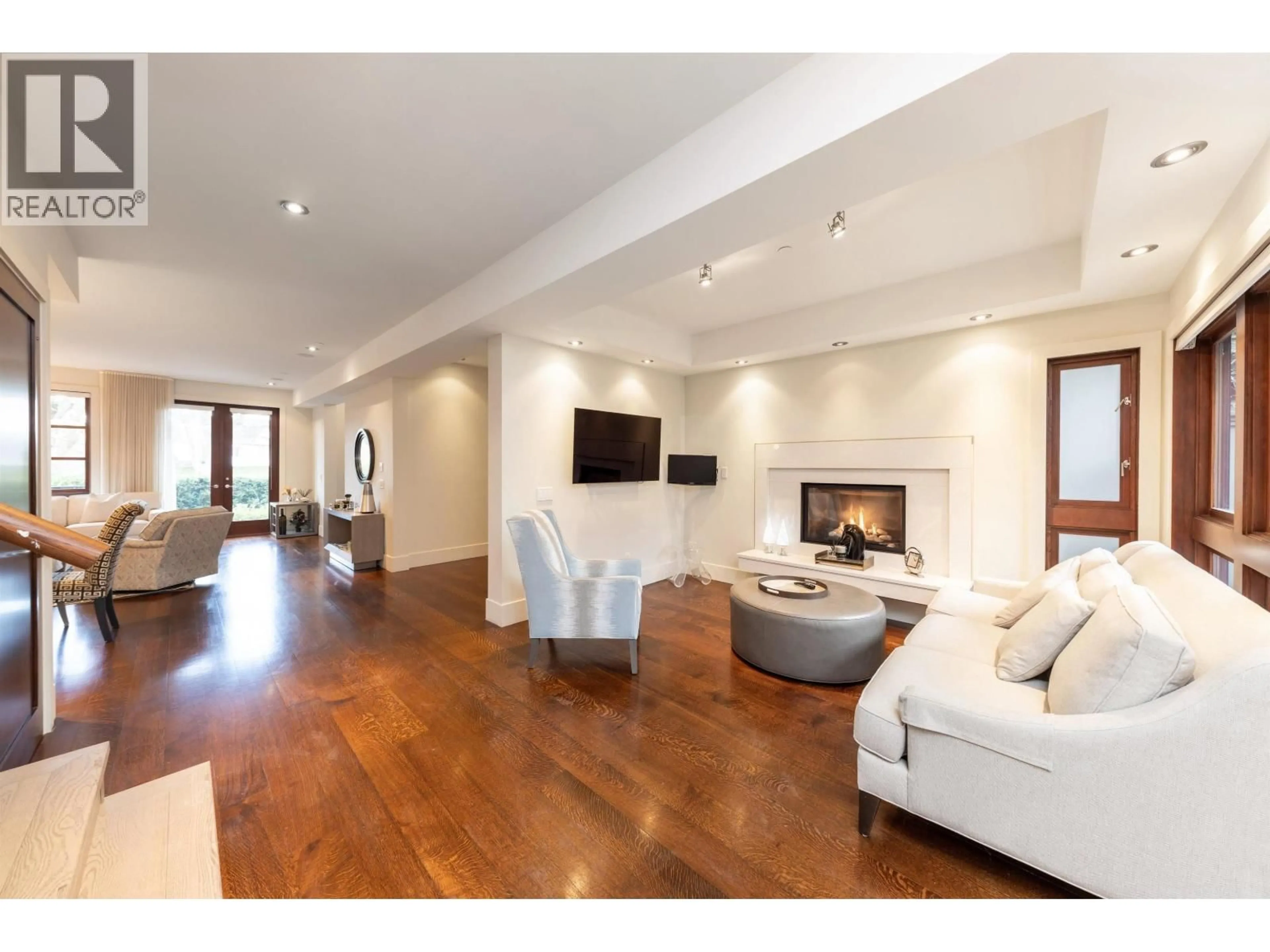 Living room with furniture, wood/laminate floor for 5922 CHANCELLOR BOULEVARD, Vancouver British Columbia V6T0A1