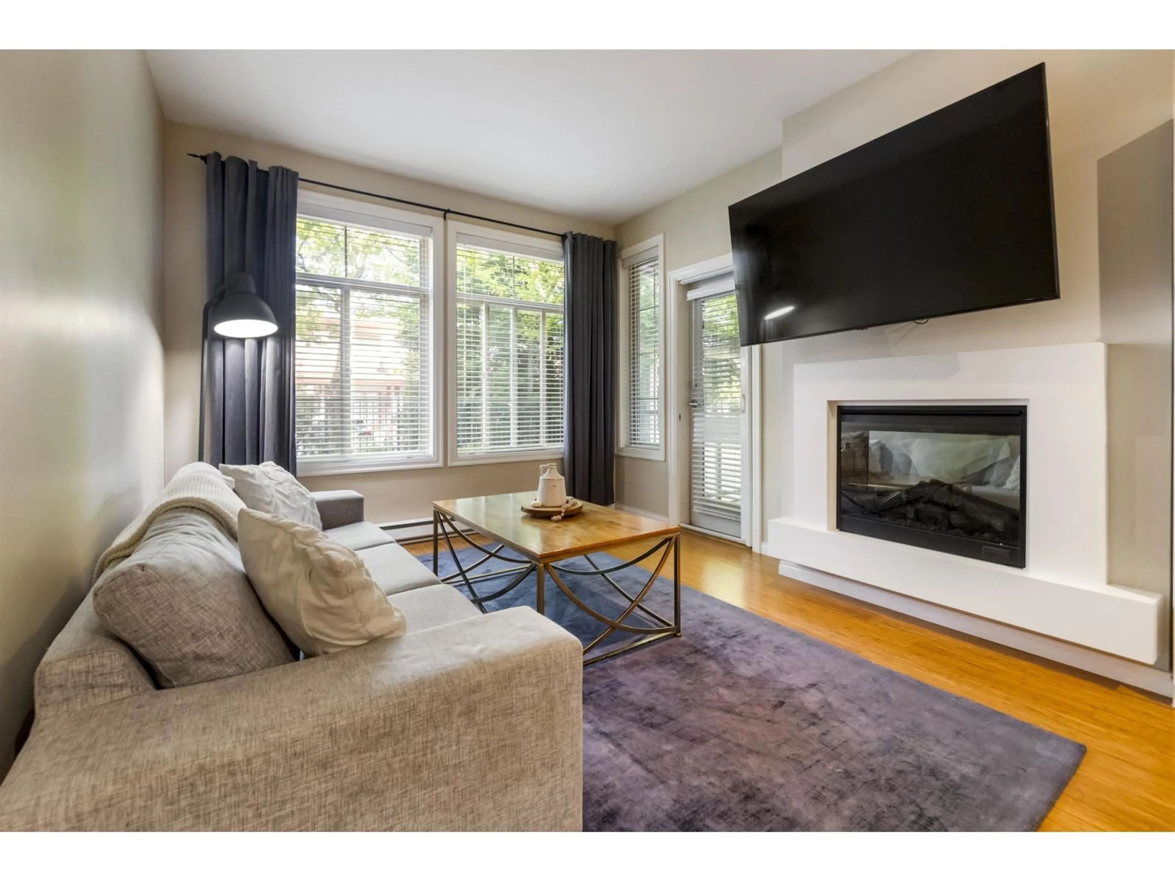 Living room with furniture, wood/laminate floor for 111 - 3355 ROSEMARY HEIGHTS DRIVE, Surrey British Columbia V3Z2H5