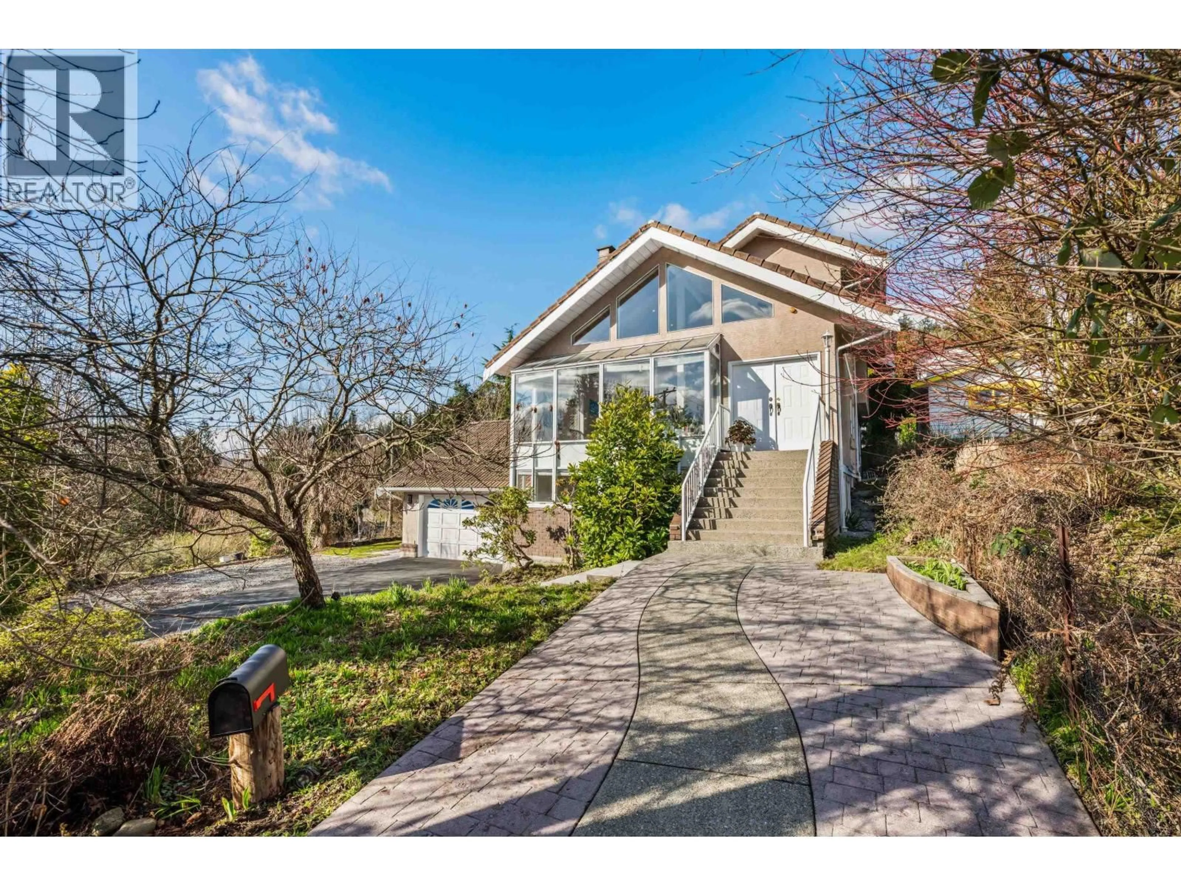 A pic from outside/outdoor area/front of a property/back of a property/a pic from drone, street for 389 METTA STREET, Port Moody British Columbia V3H2Y6