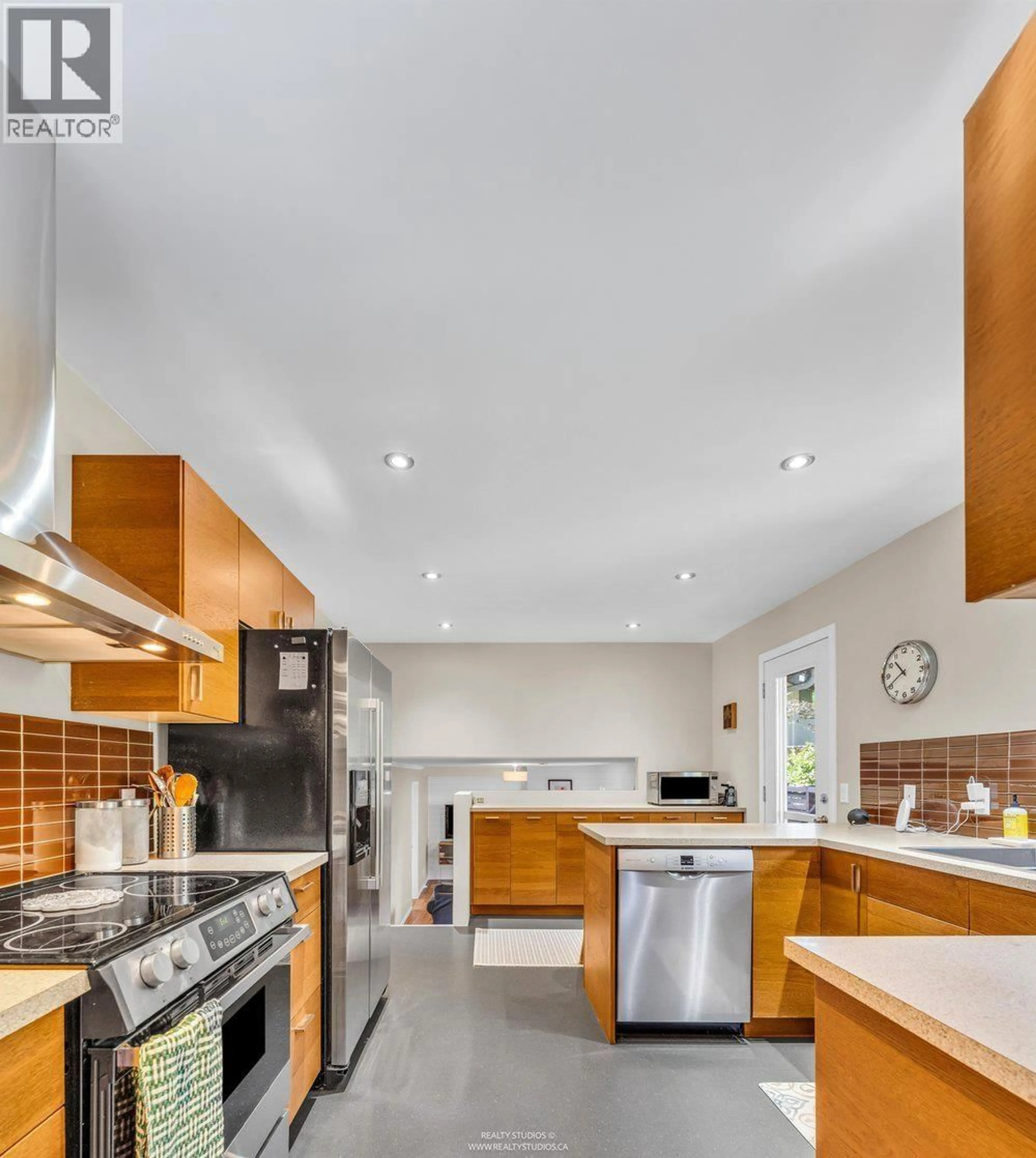 Contemporary kitchen, ceramic/tile floor for 999 53A STREET, Delta British Columbia V4M3E2
