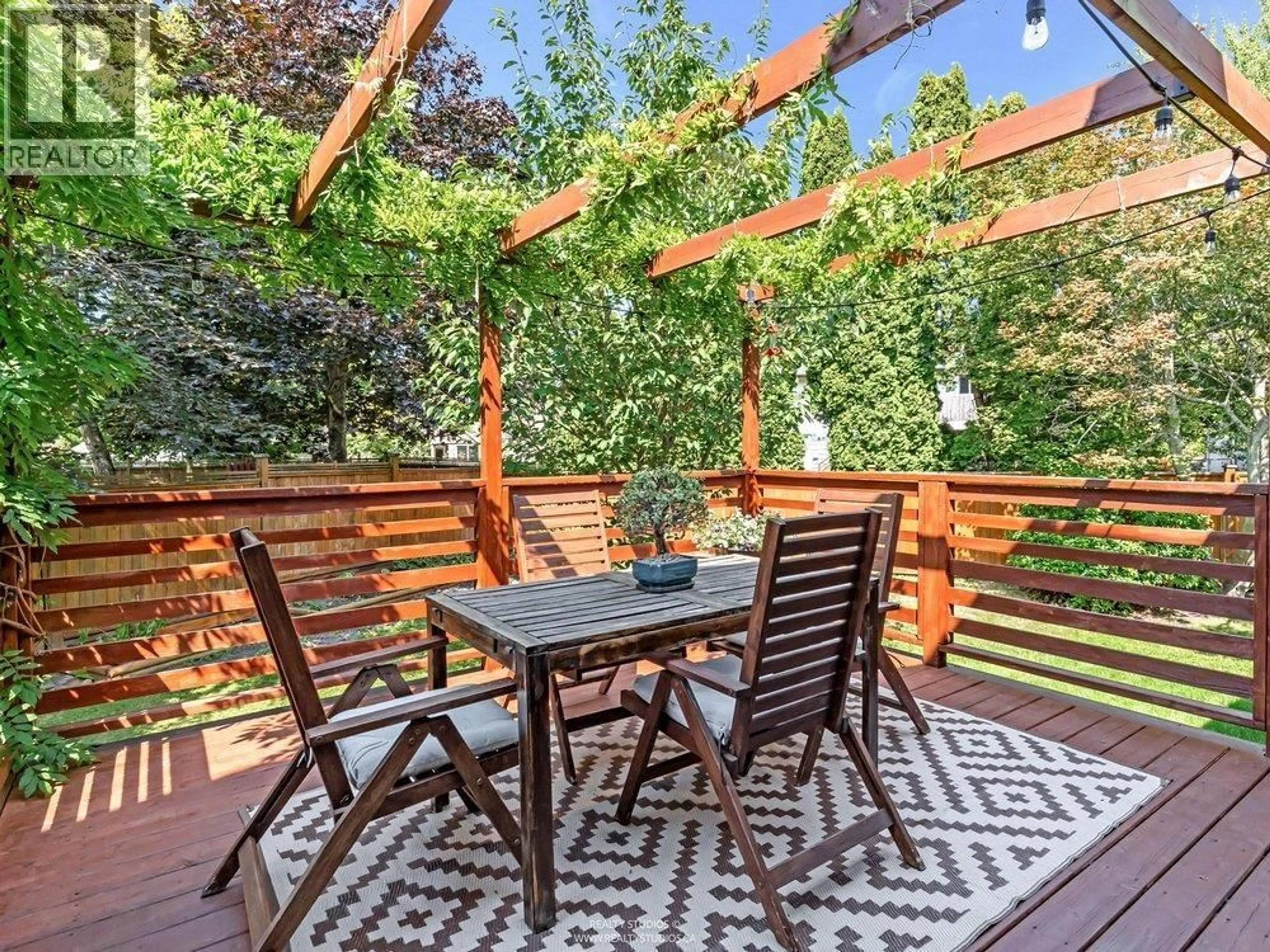 Patio, unknown for 999 53A STREET, Delta British Columbia V4M3E2