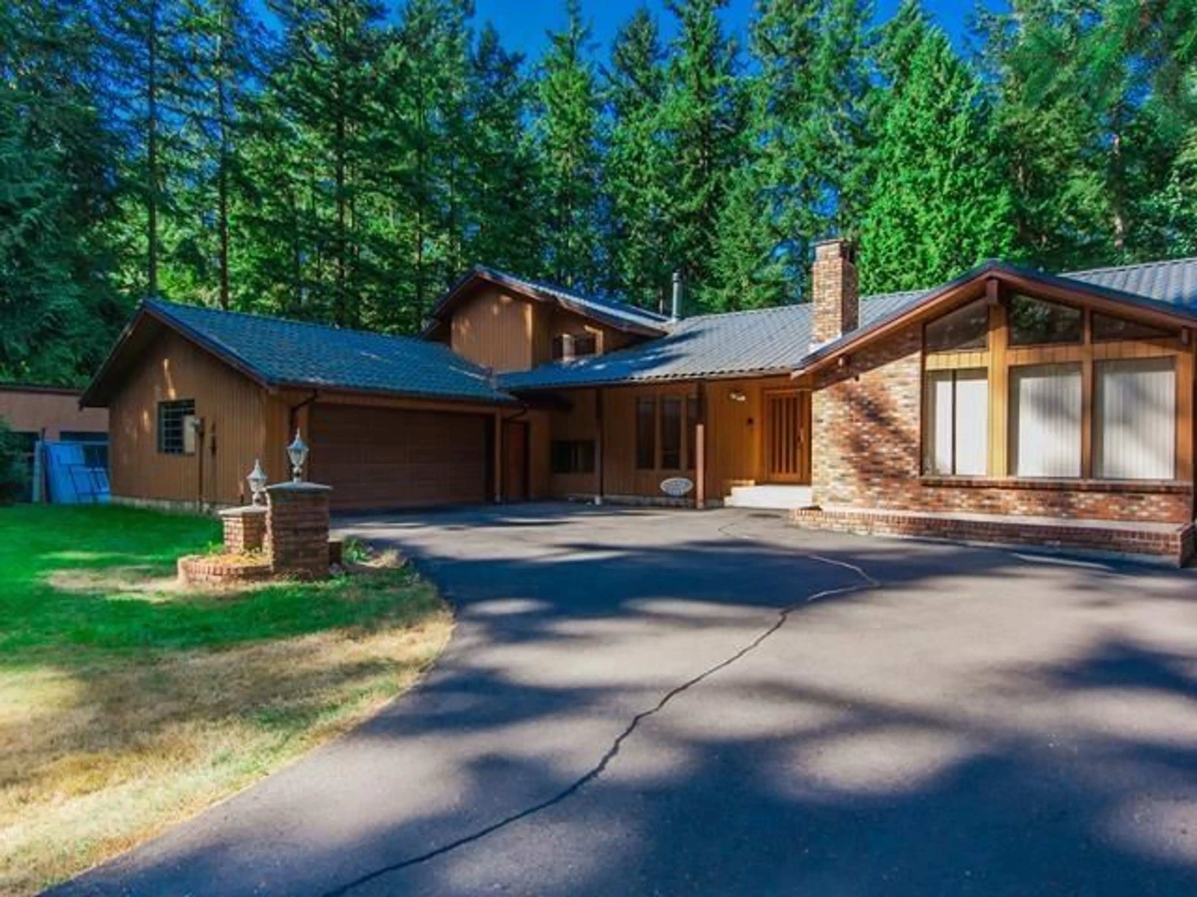 A pic from outside/outdoor area/front of a property/back of a property/a pic from drone, unknown for 2191 172 STREET, Surrey British Columbia V3Z9Z5