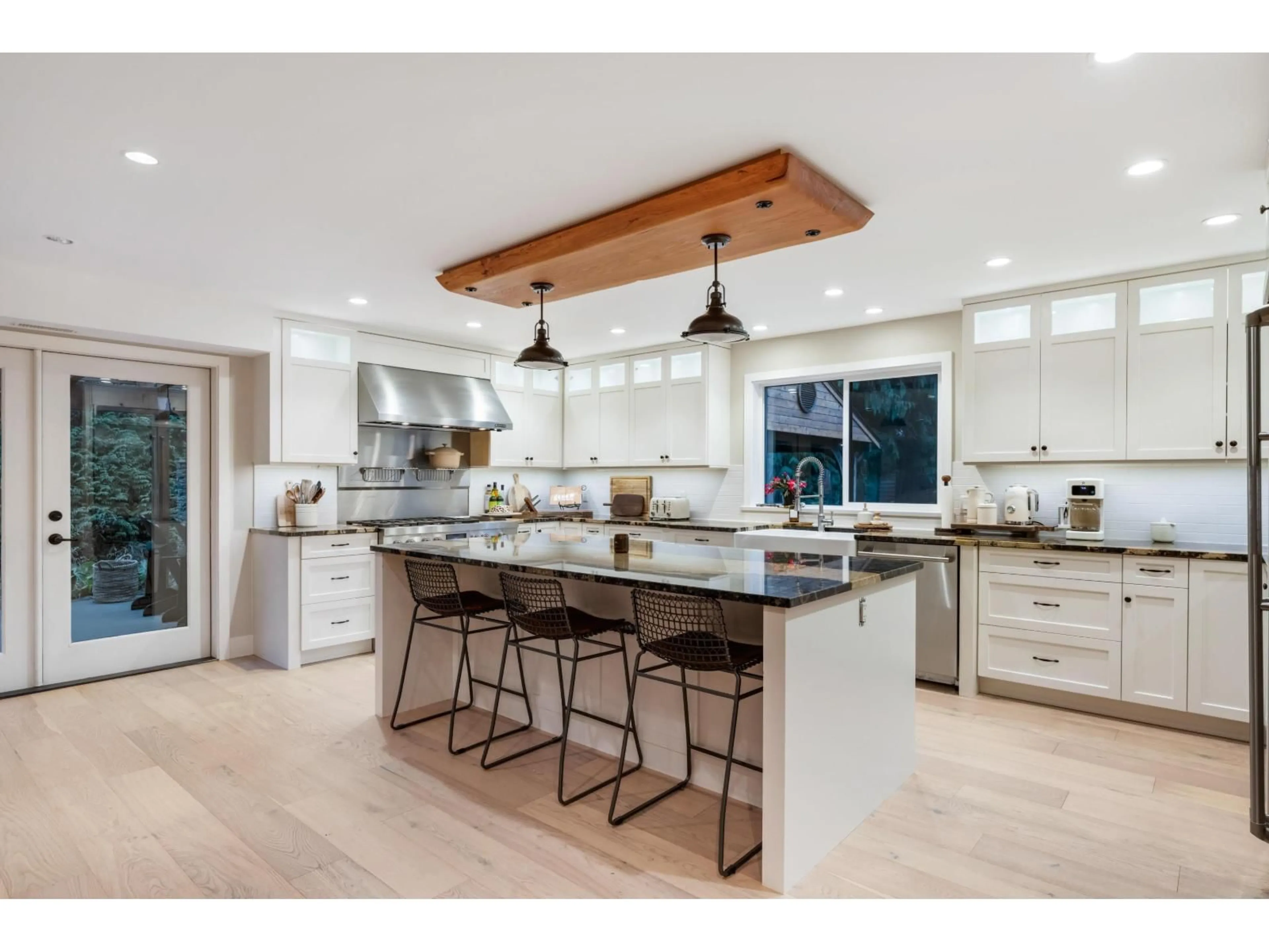 Open concept kitchen, wood/laminate floor for 20078 27 AVENUE, Langley British Columbia V2Z1X2