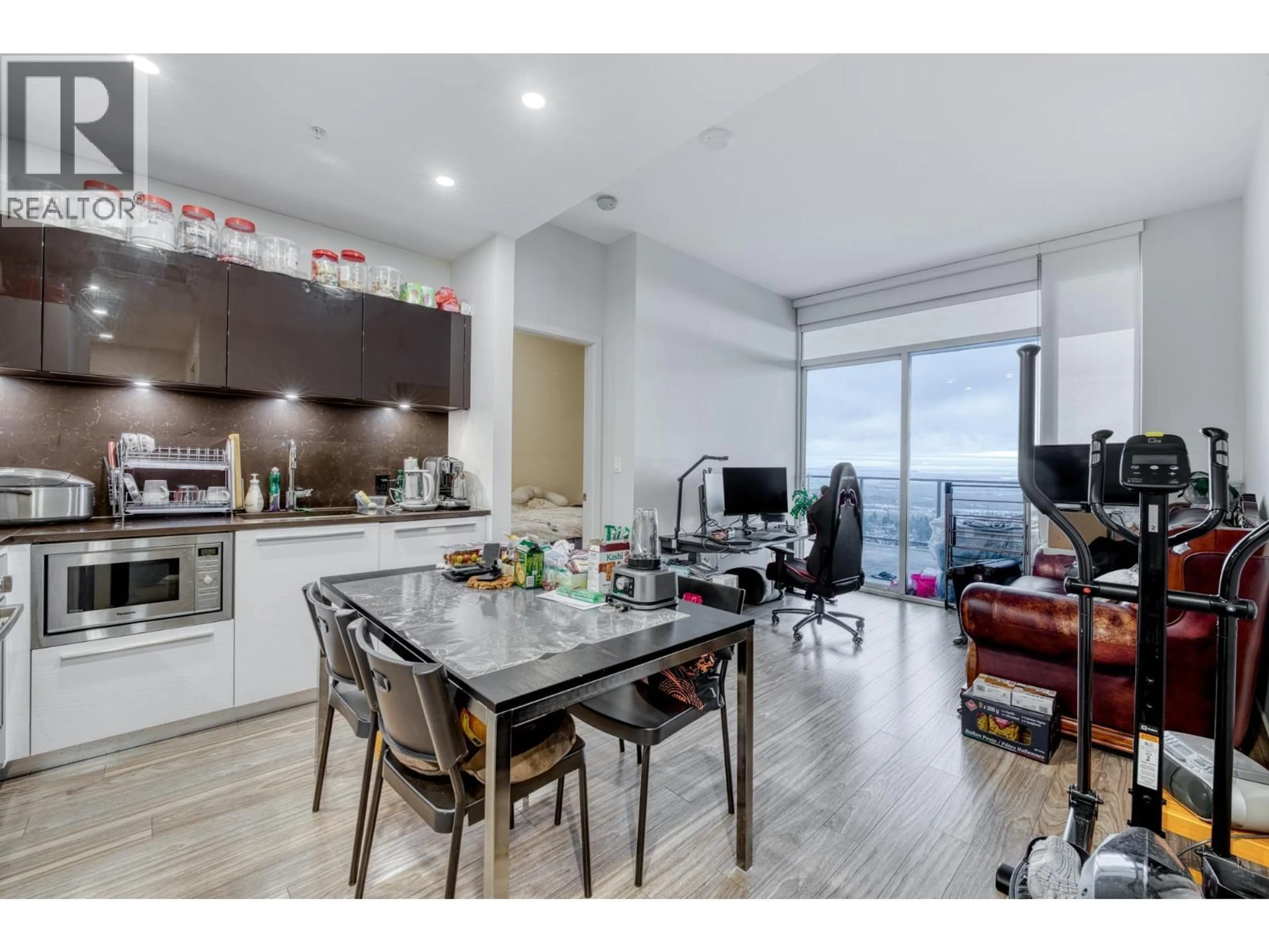 Open concept kitchen, wood/laminate floor for 3104 - 6383 MCKAY AVENUE, Burnaby British Columbia V5H0H8