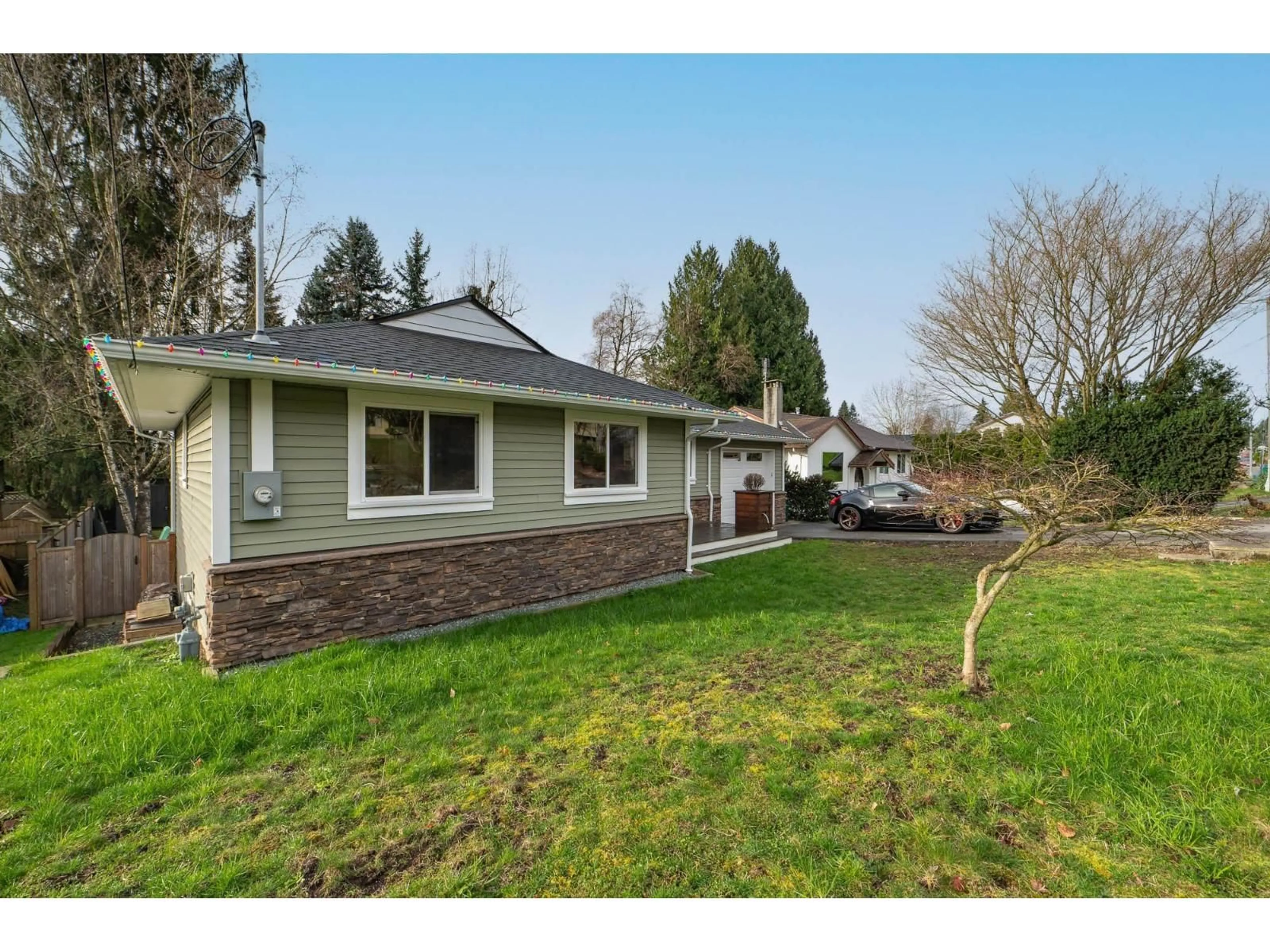 Home with vinyl exterior material, street for 32972 ARBUTUS AVENUE, Mission British Columbia V2V2R8