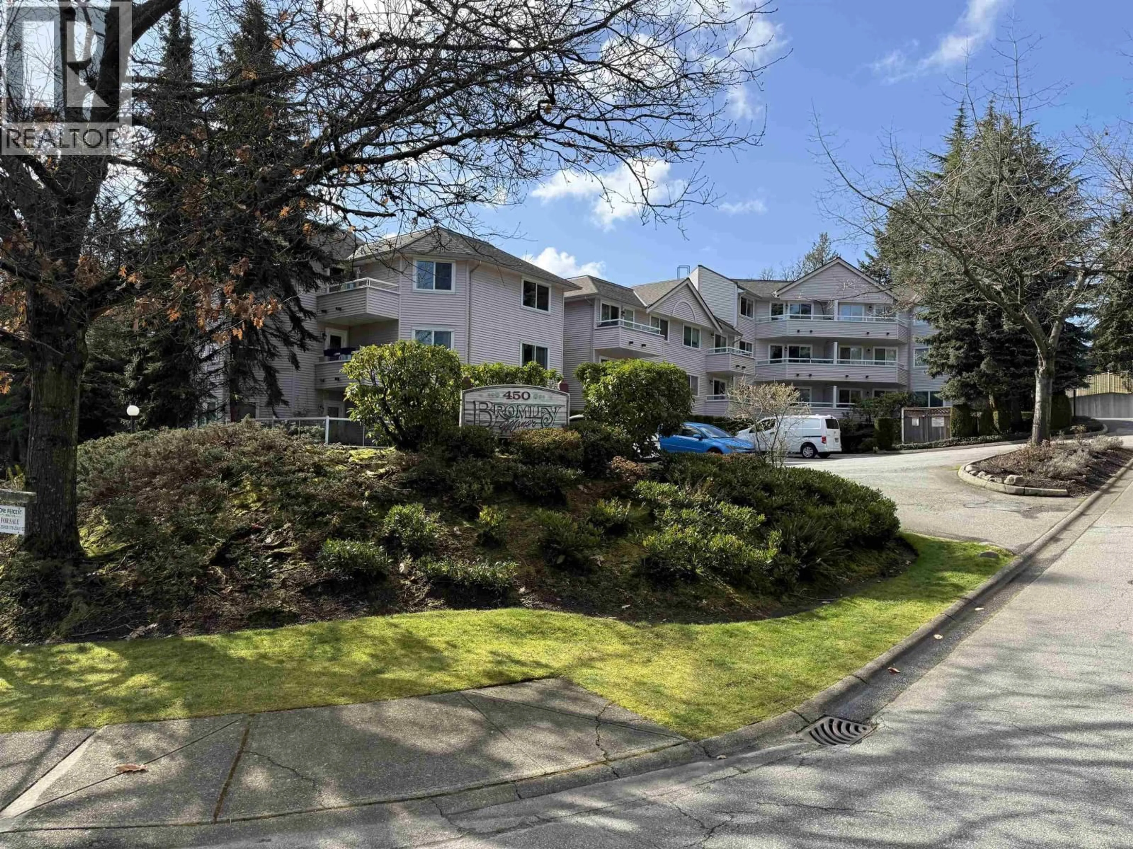 A pic from outside/outdoor area/front of a property/back of a property/a pic from drone, unknown for 309 - 450 BROMLEY STREET, Coquitlam British Columbia V3K6S5