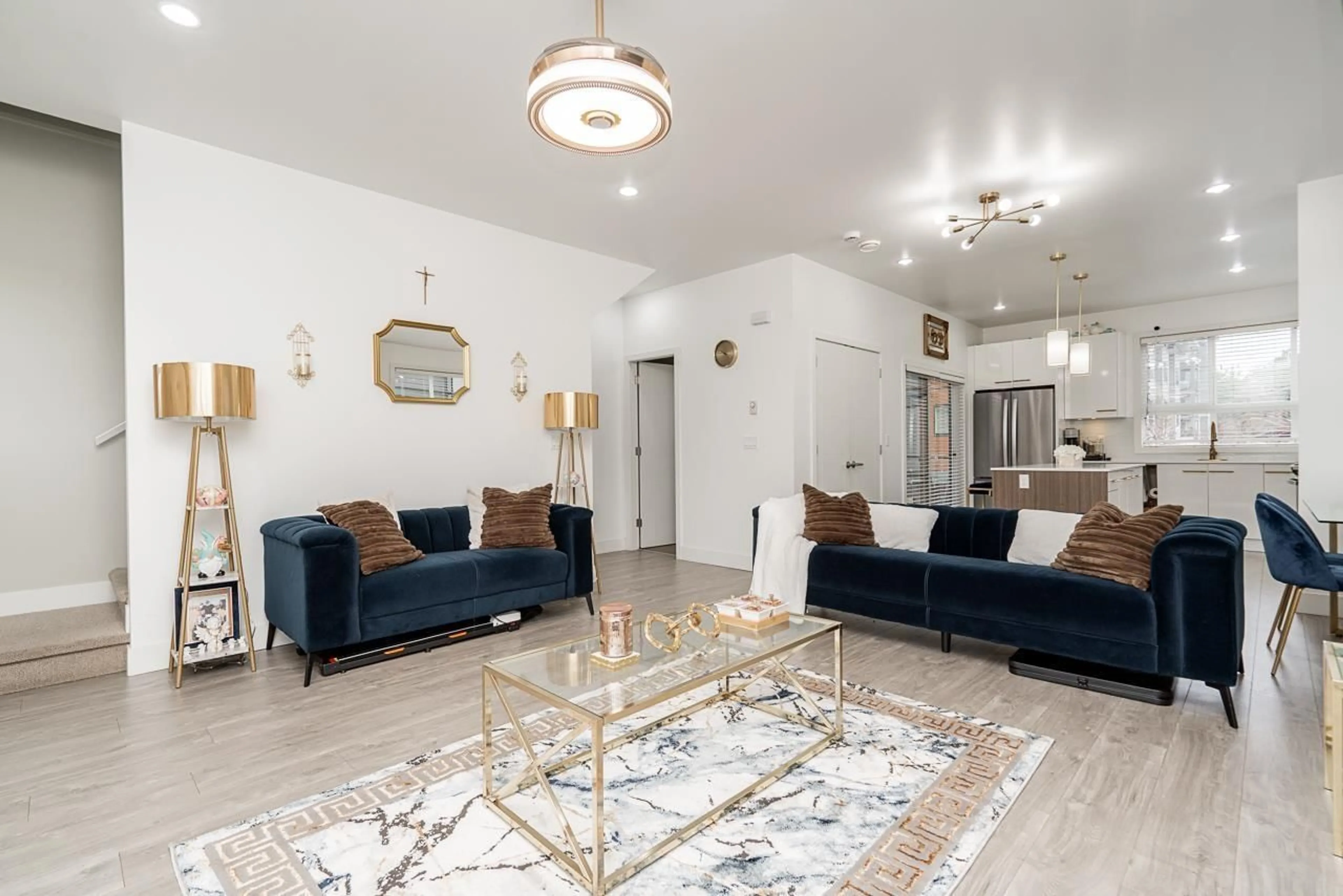 Living room with furniture, unknown for 8 - 1938 NORTH PARALLEL ROAD, Abbotsford British Columbia V3G0H1