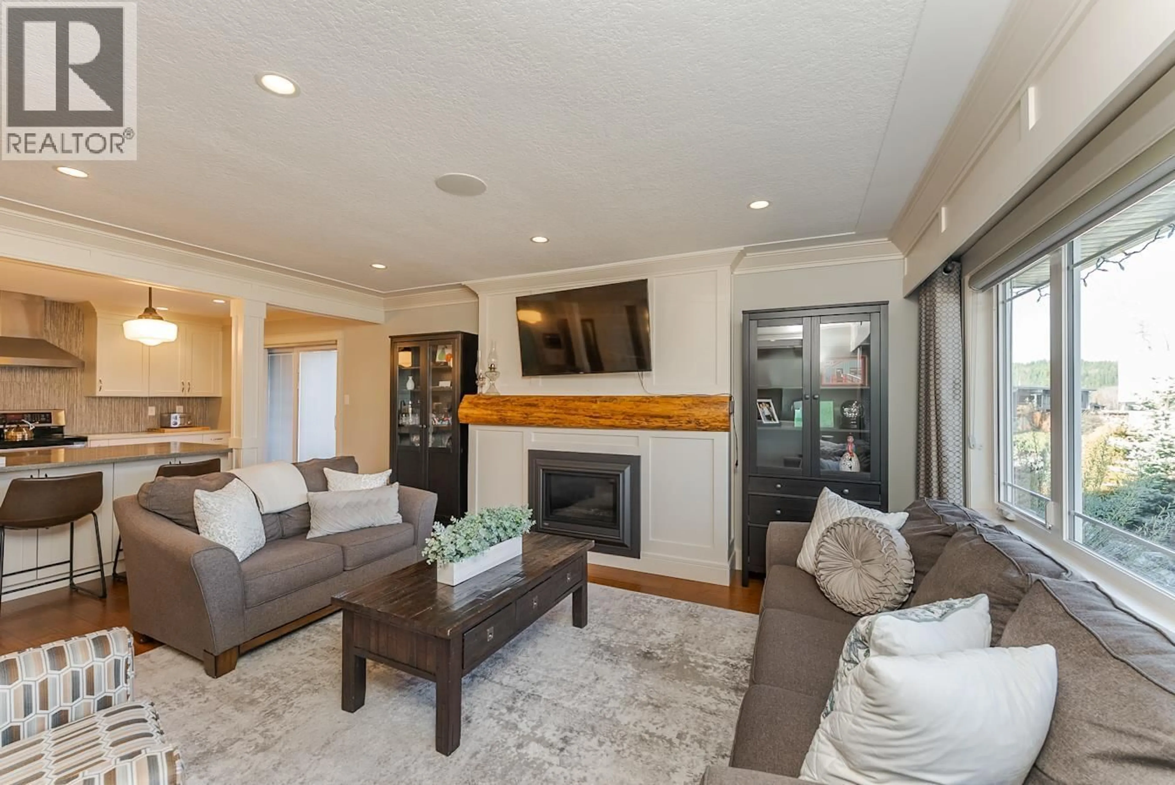 Living room with furniture, wood/laminate floor for 3015 NECHAKO DRIVE, Prince George British Columbia V2M3B1