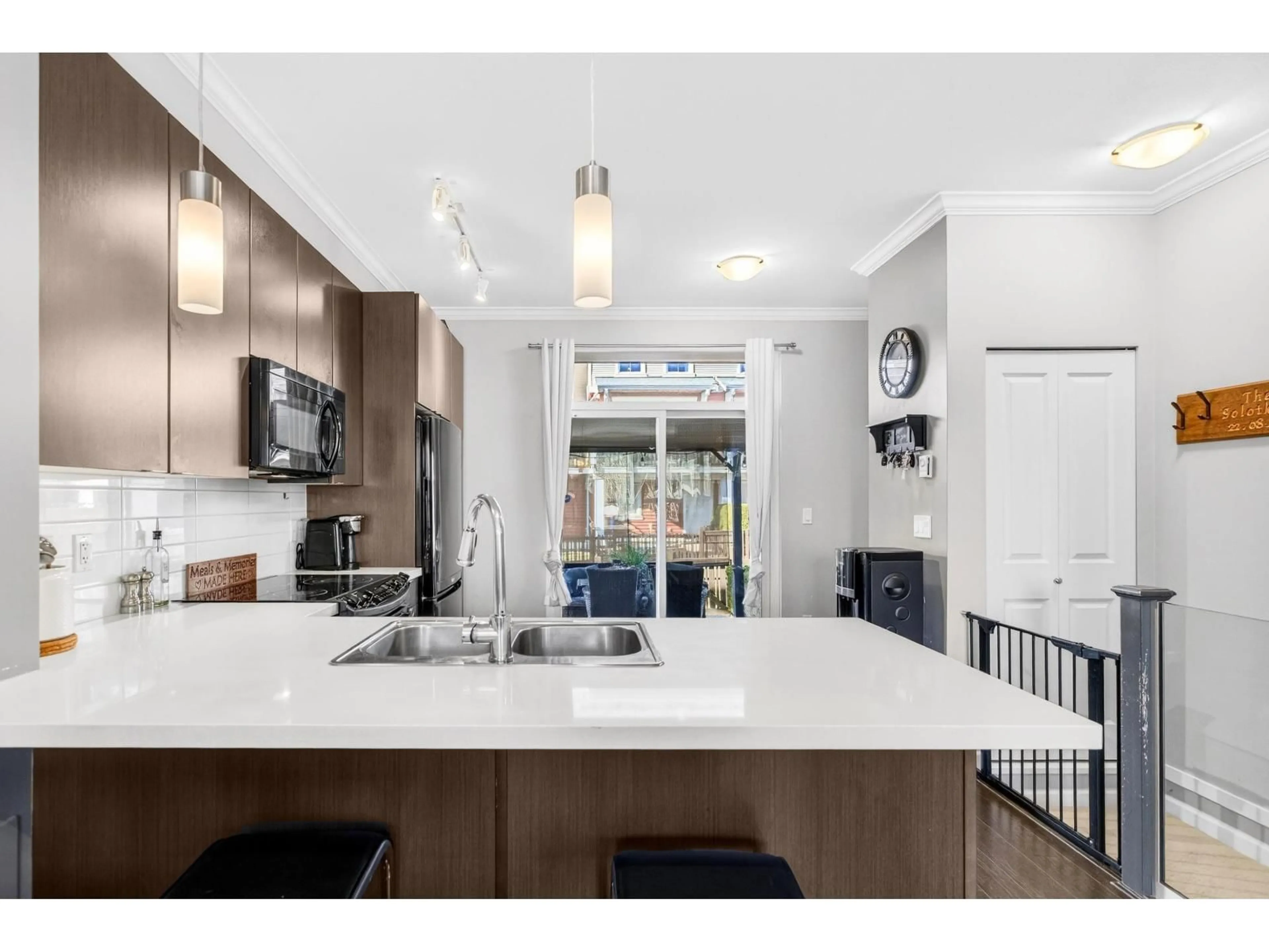 Open concept kitchen, ceramic/tile floor for 13 - 19505 68A AVENUE, Surrey British Columbia V4N6K3