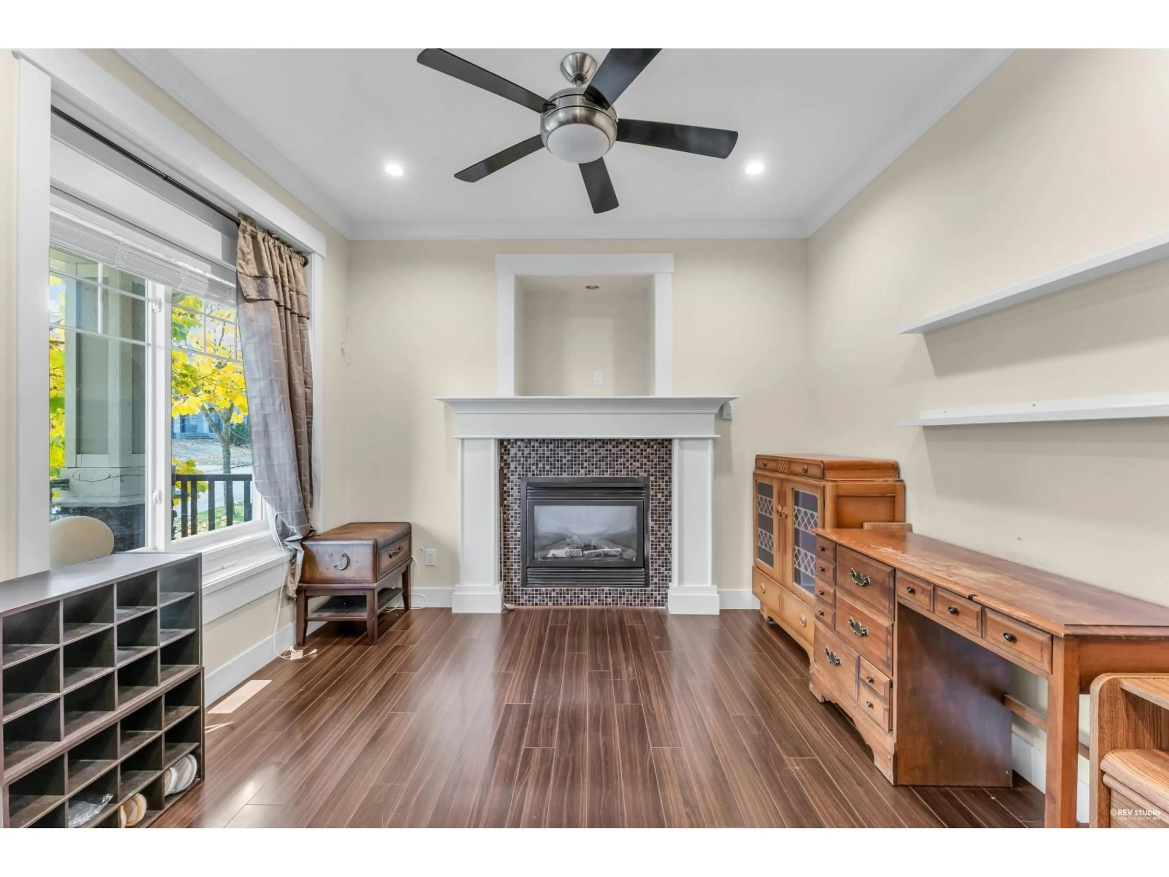 Living room with furniture, wood/laminate floor for 14691 59A AVENUE, Surrey British Columbia V3S1P9
