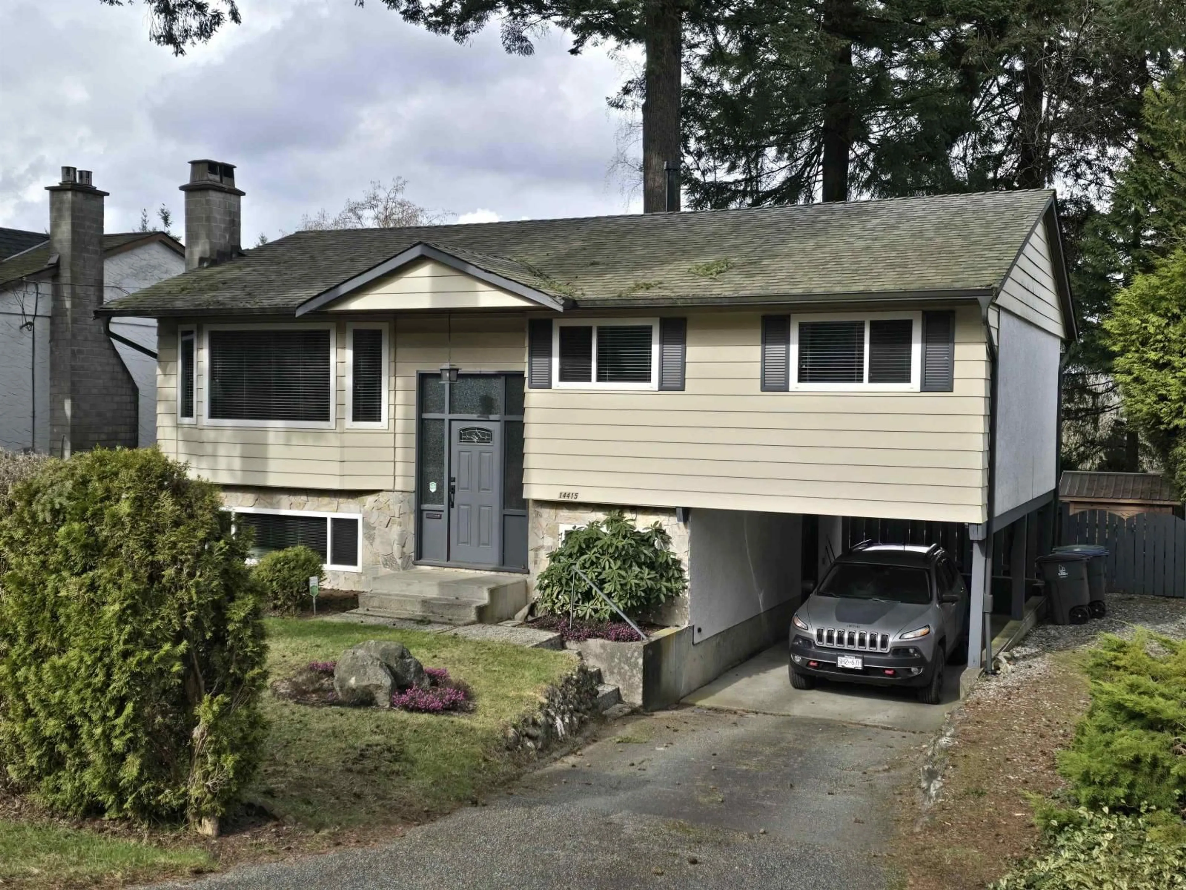 Home with vinyl exterior material, street for 14415 114 AVENUE, Surrey British Columbia V3R2M7