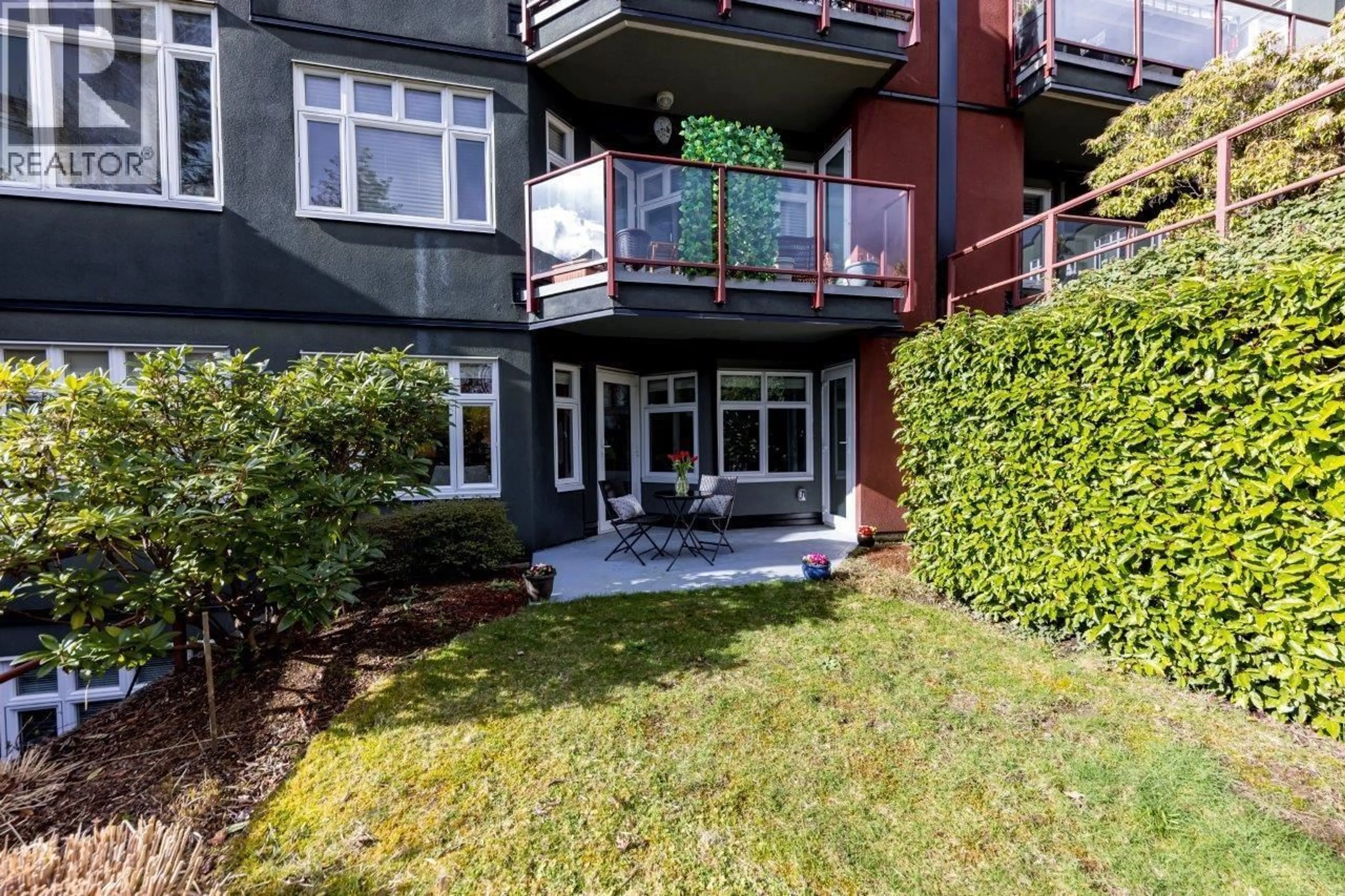 Patio, unknown for 201 - 2800 CHESTERFIELD AVENUE, North Vancouver British Columbia V7N4M1
