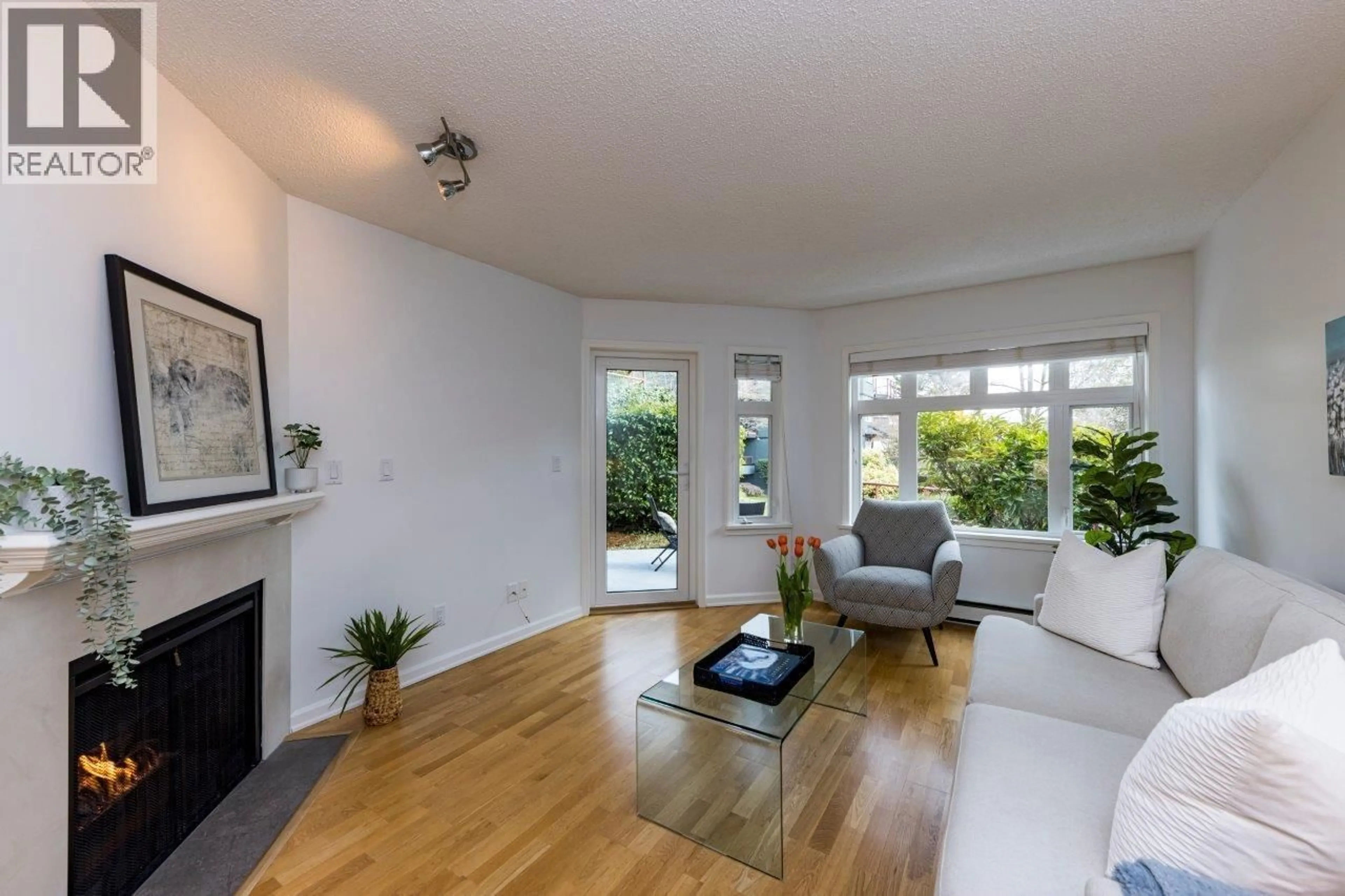 Living room with furniture, wood/laminate floor for 201 - 2800 CHESTERFIELD AVENUE, North Vancouver British Columbia V7N4M1